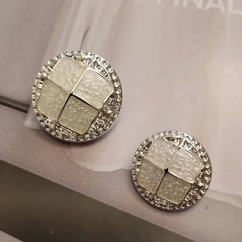 Gitter-Tropföl-Metallknöpfe, hochwertige Handnähen, Schaftknöpfe für schicke Dekor-Mäntel und Trenchcoats, Nähknöpfe, 6 Stück, 18/23 mm – Detail 4
