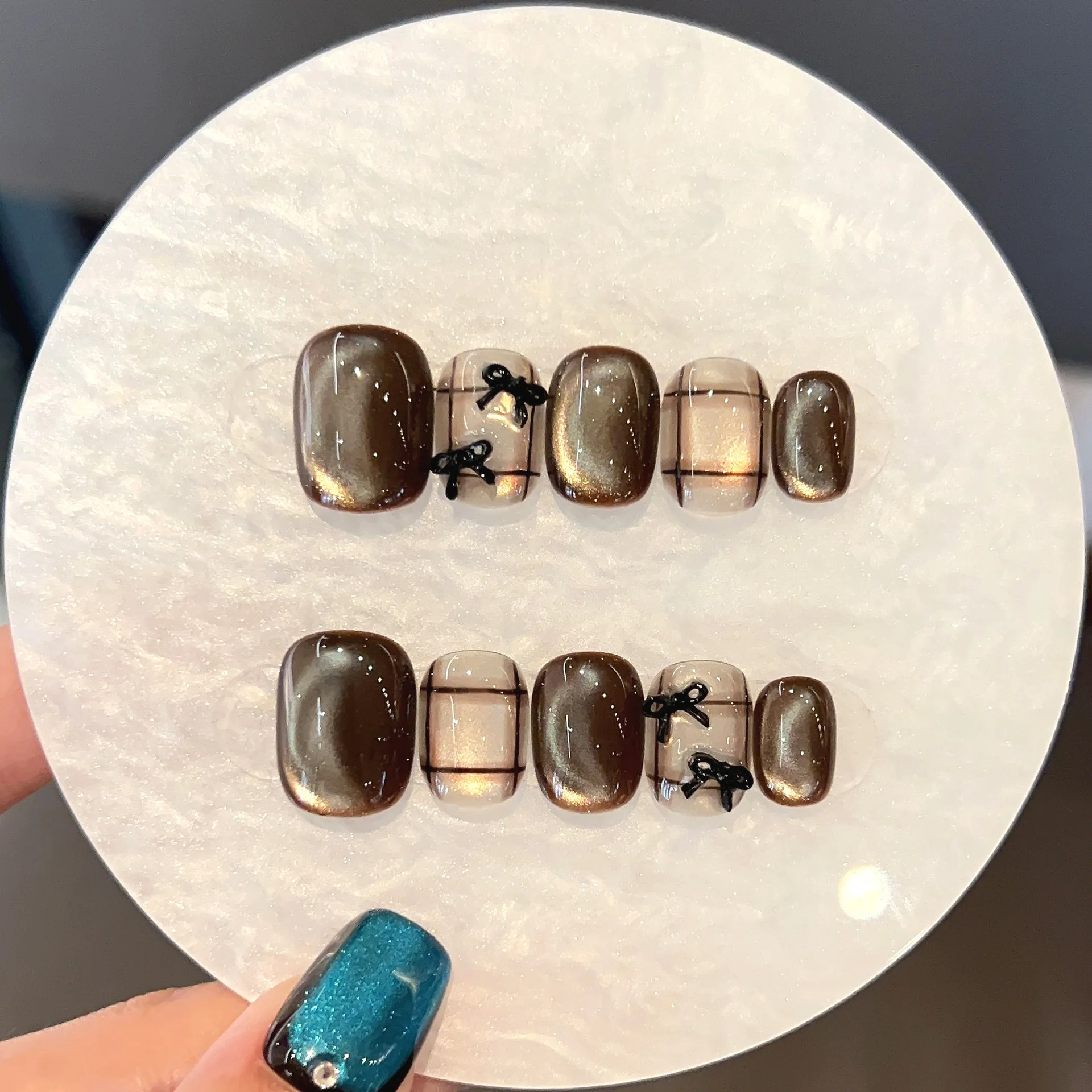 

10pcs Dark Brown Cat's Eye Handmade Nails Striped Bow Press on Nail Short Square & Round Detachable Nail Tips for Women&Girl