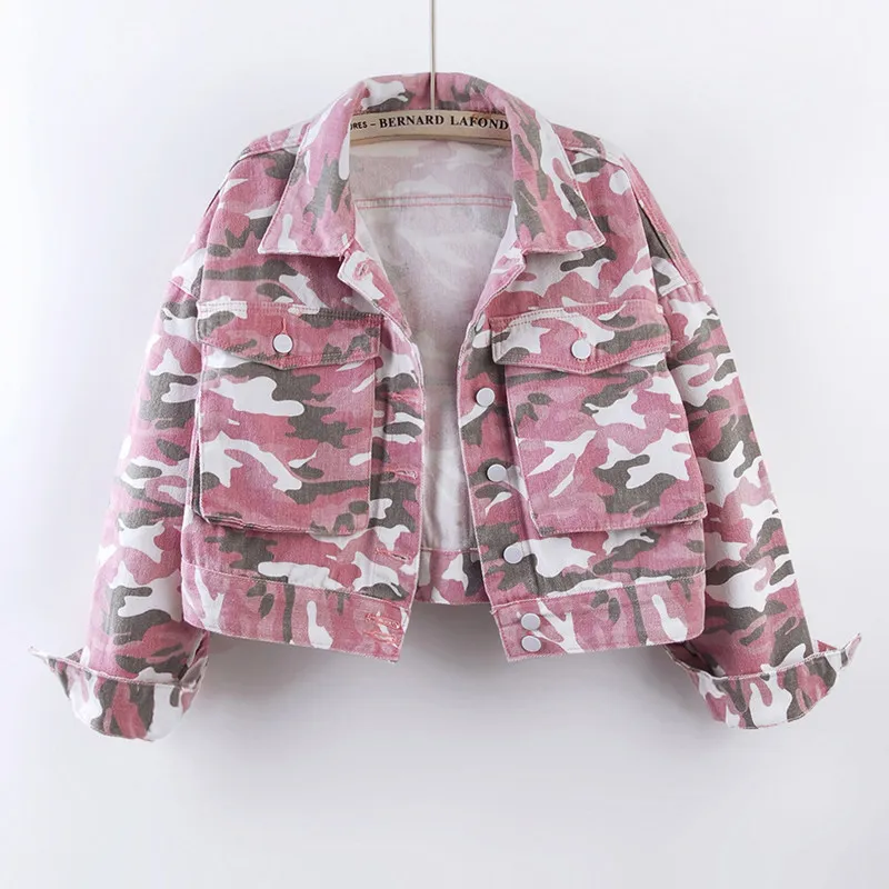 

Осенняя винтажная джинсовая куртка с камуфляжным принтом для женщин, свободного кроя, с большими карманами, отложным воротником, на одной пуговице, с длинными рукавами