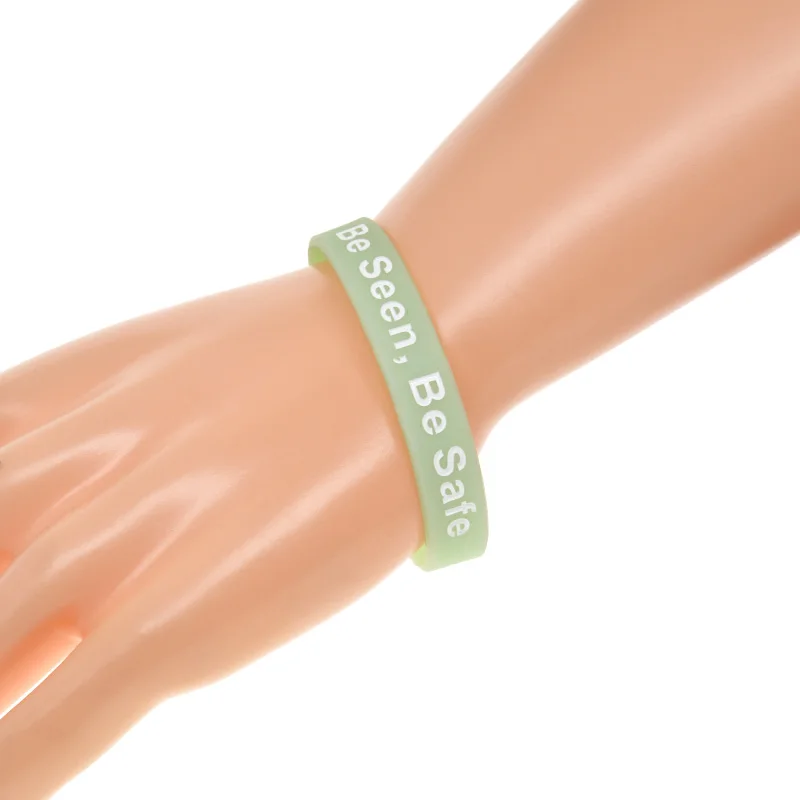 1 Stück „Be Seen Be Safe“-Armband aus Silikonkautschuk, Sportarmband, leuchtet im Dunkeln für Nachtläufer – Detail 6