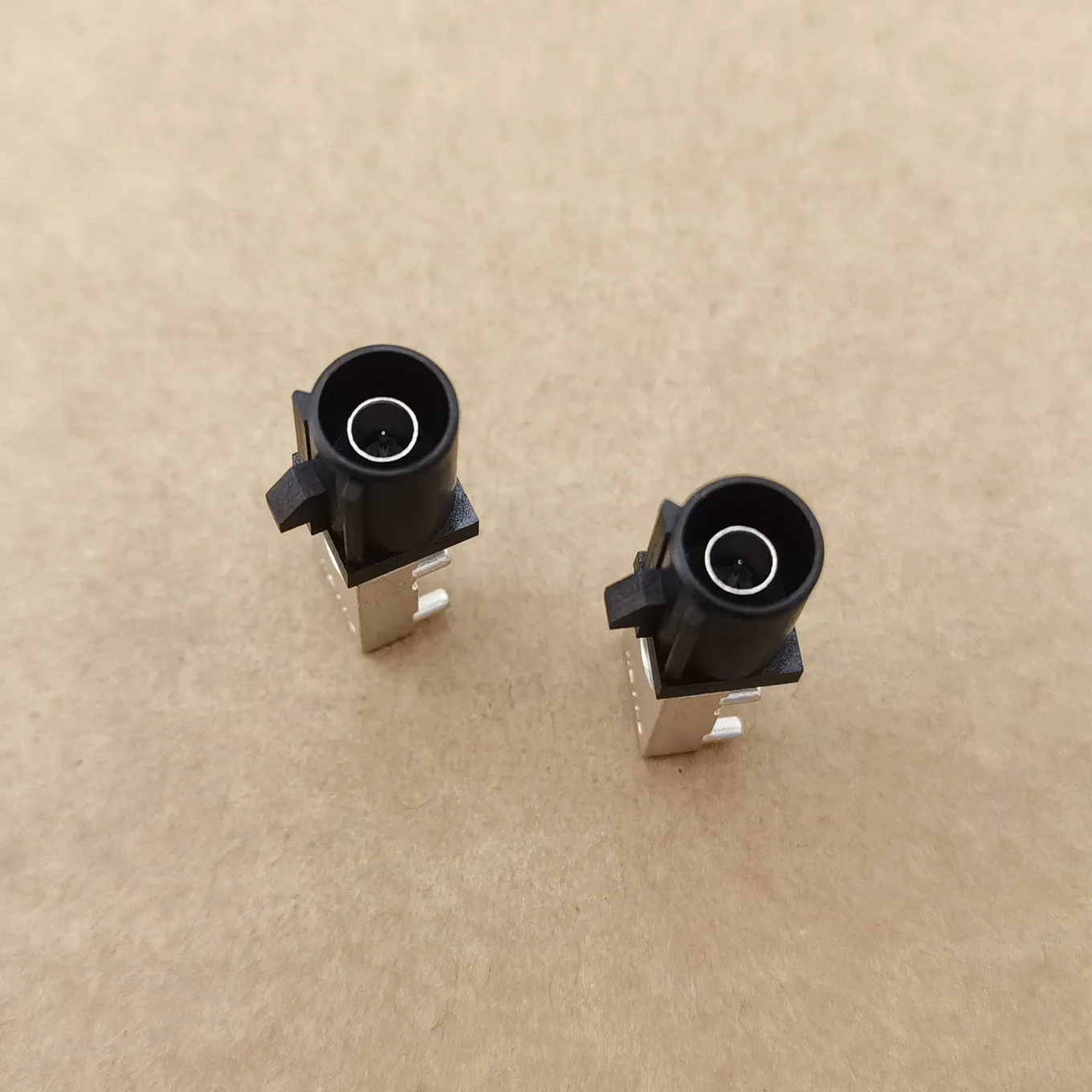 Original New 100% FAKRA-A black right angle car audio board end antenna wire harness male connector KR15013-SA