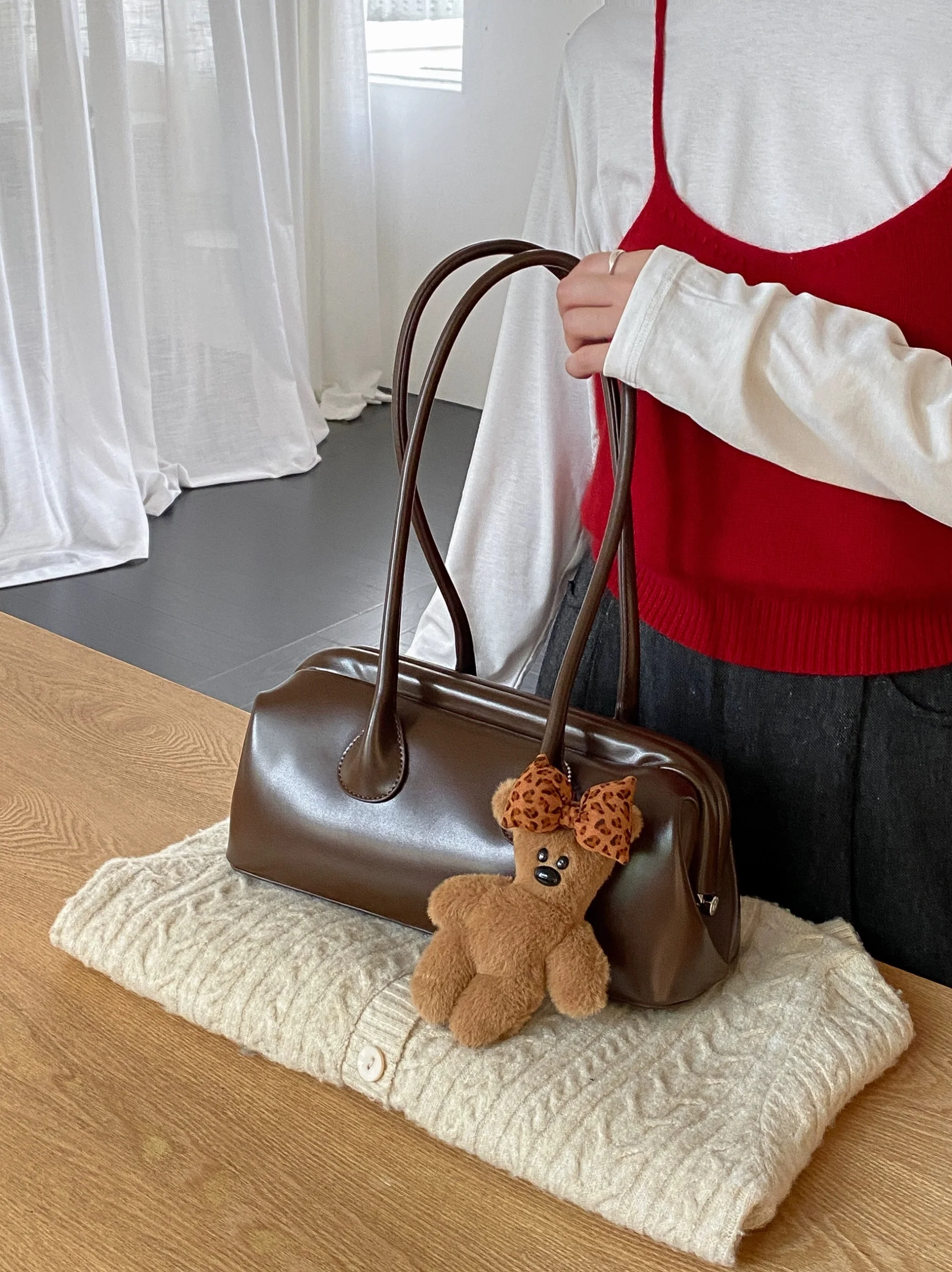 حقيبة كتف جلدية ناعمة كبيرة السعة عالية الجودة للاستخدام اليومي على الطراز الكوري العصري