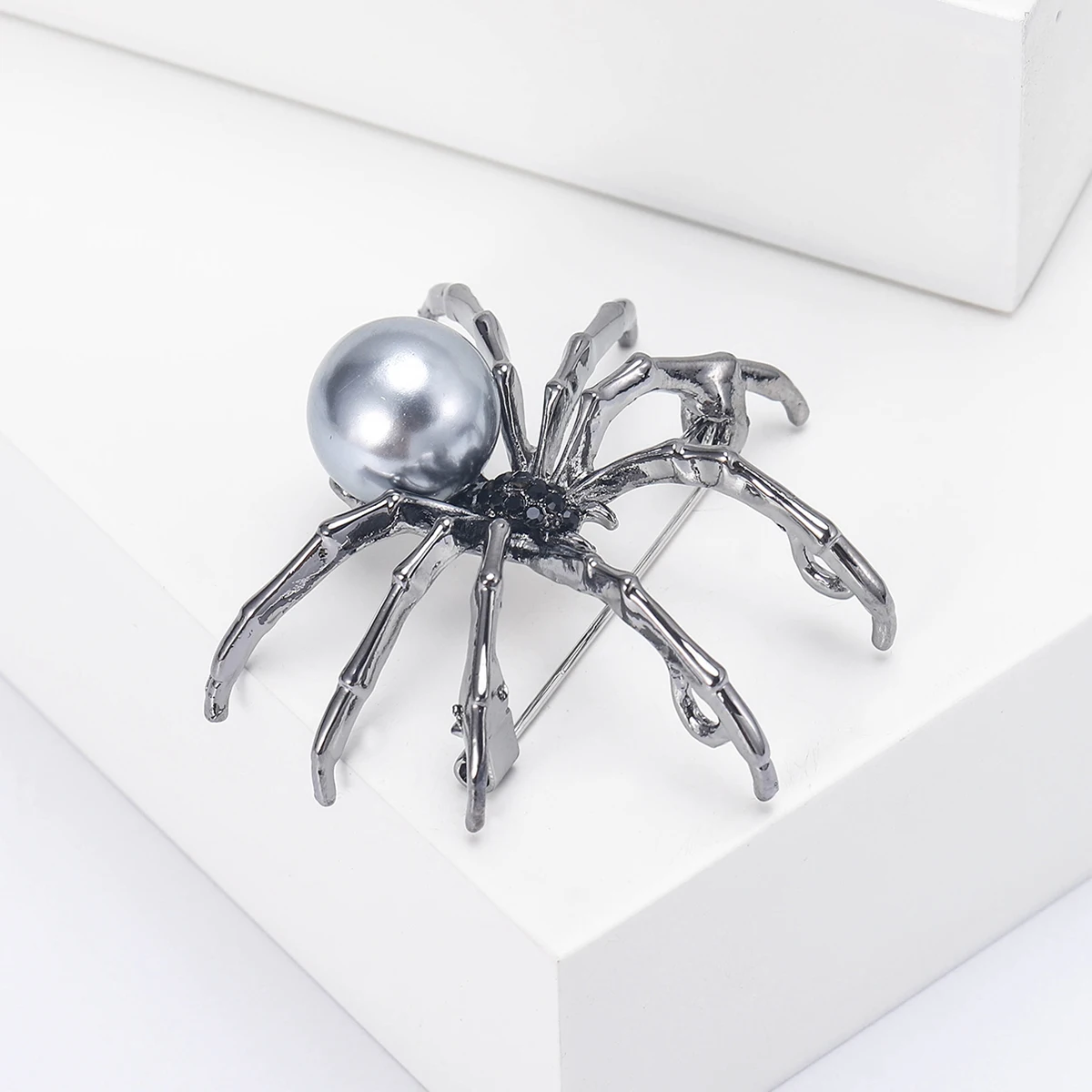 Beautiful Fashion Spider Brooches for Women Unisex Halloween Insect Pins Multi-color Available Holiday Party Accessories Gifts