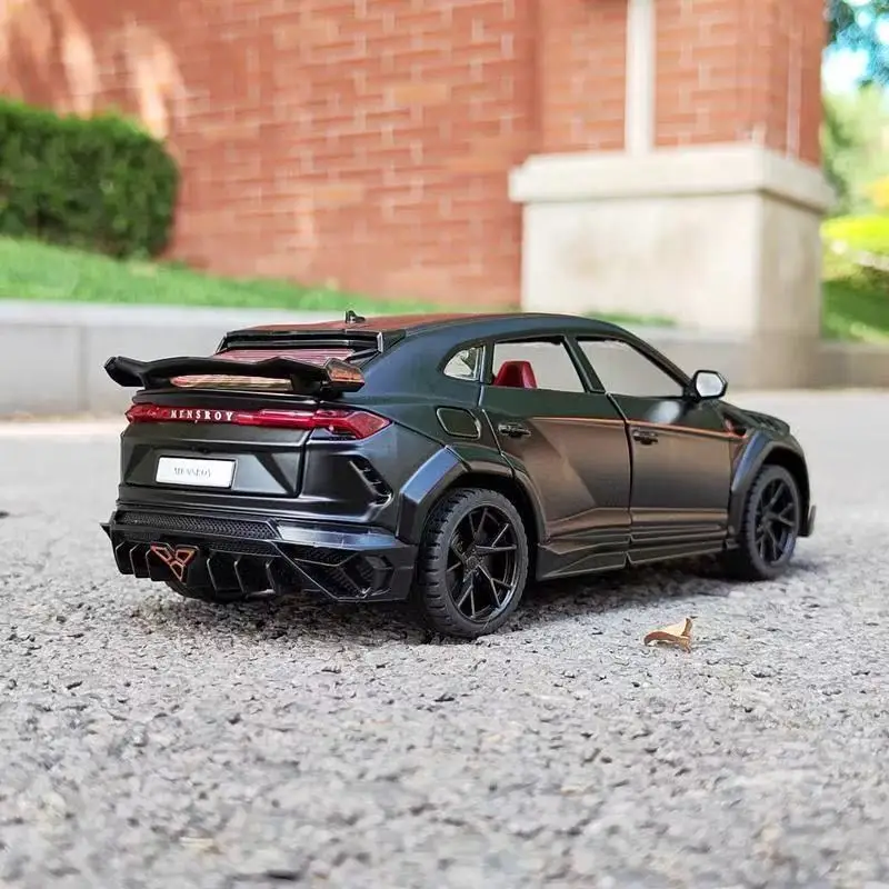 1:24 URUS SUV Gemodificeerde Versie Legering Sportwagen Model Diecasts Metal Racewagen Model Simulatie Geluid en Licht Kinderen Speelgoed Geschenken