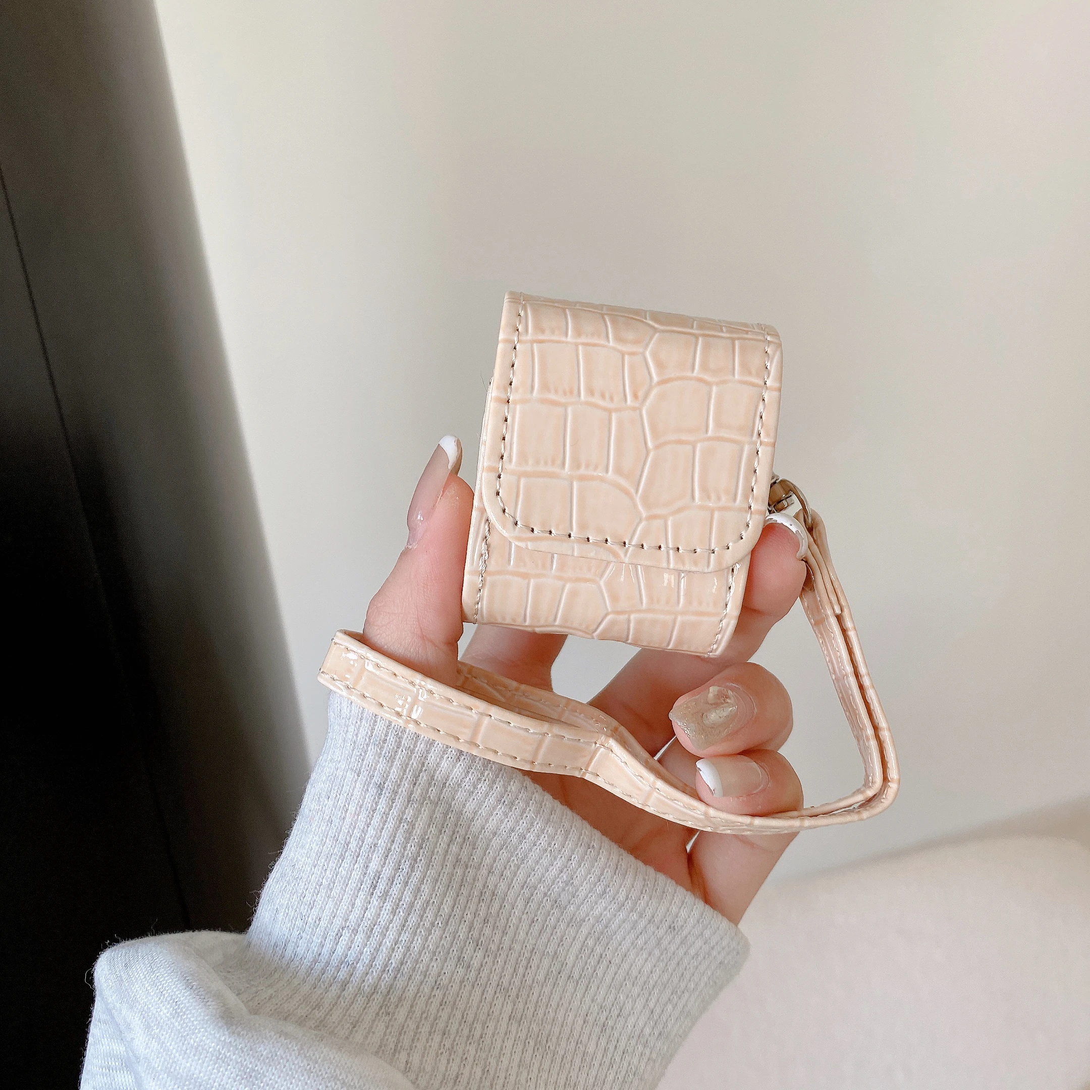 Luxury Crocodile Leather Earphone Case with Strap for Apple Airpods 3 2 1 Pro Pro2 Headphone Cover for AirPods 4 2024 Generation