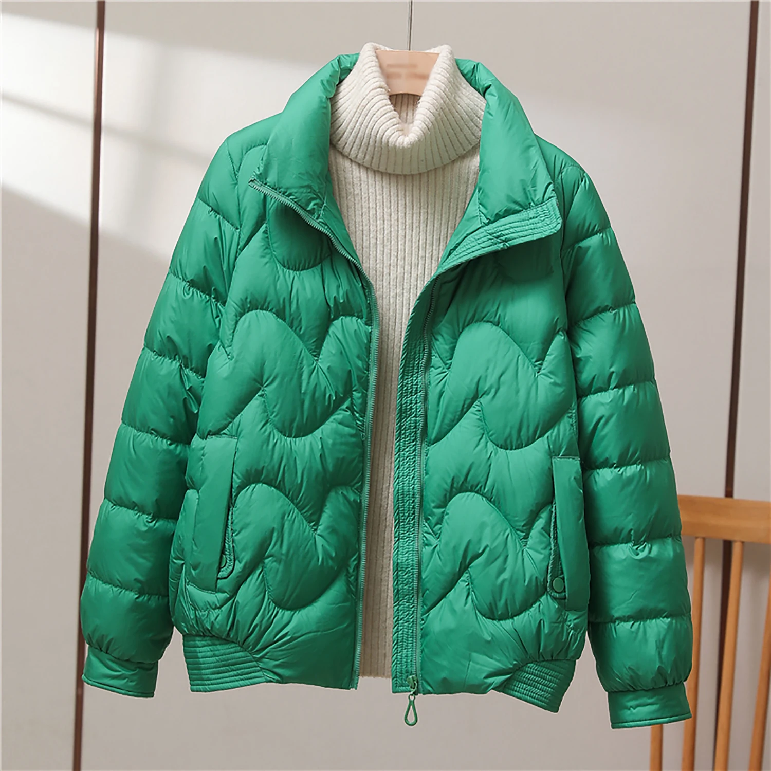 2024 Winter New 90 White Duck Down Soft Down Jacket for Women, Short, Stand up Collar, Small, Loose and Slimming Jacket