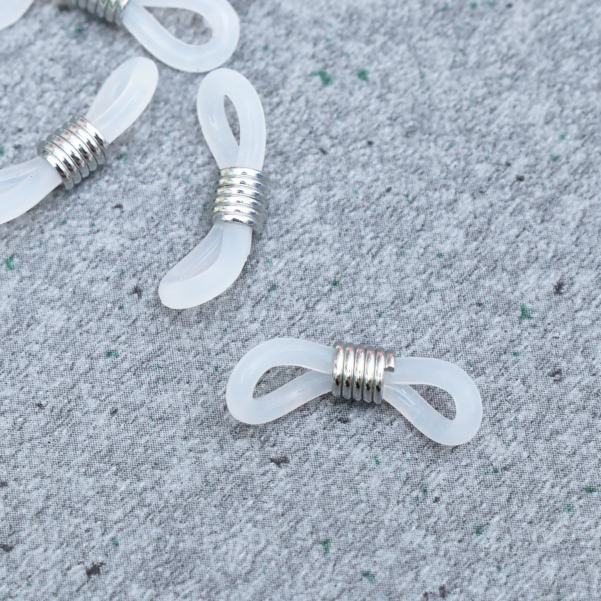 

100Pcs Non-Slip Eyeglass Chain Silicone Ring Adjustable Spring Buckle Fixing Accessories Silver Eyeglasses Chain Silicone Ring