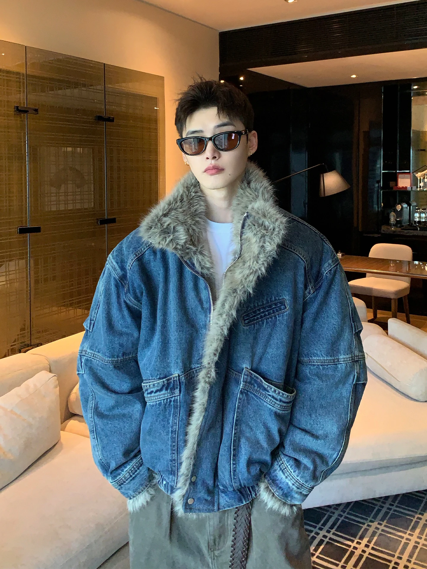 سترات رجالية جديدة لشتاء 2025 مبطنة بالصوف من قماش الدنيم السميك سترات أنيقة بأكمام طويلة وراقية معاطف رجالي بأكمام طويلة وسيم