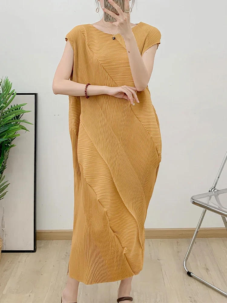 

Fashion Design Sense Clothing Minimalist Pleated Dresses Women's Round Neck Sleeveless Solid Casual Dress Miyake 2025 Summer New