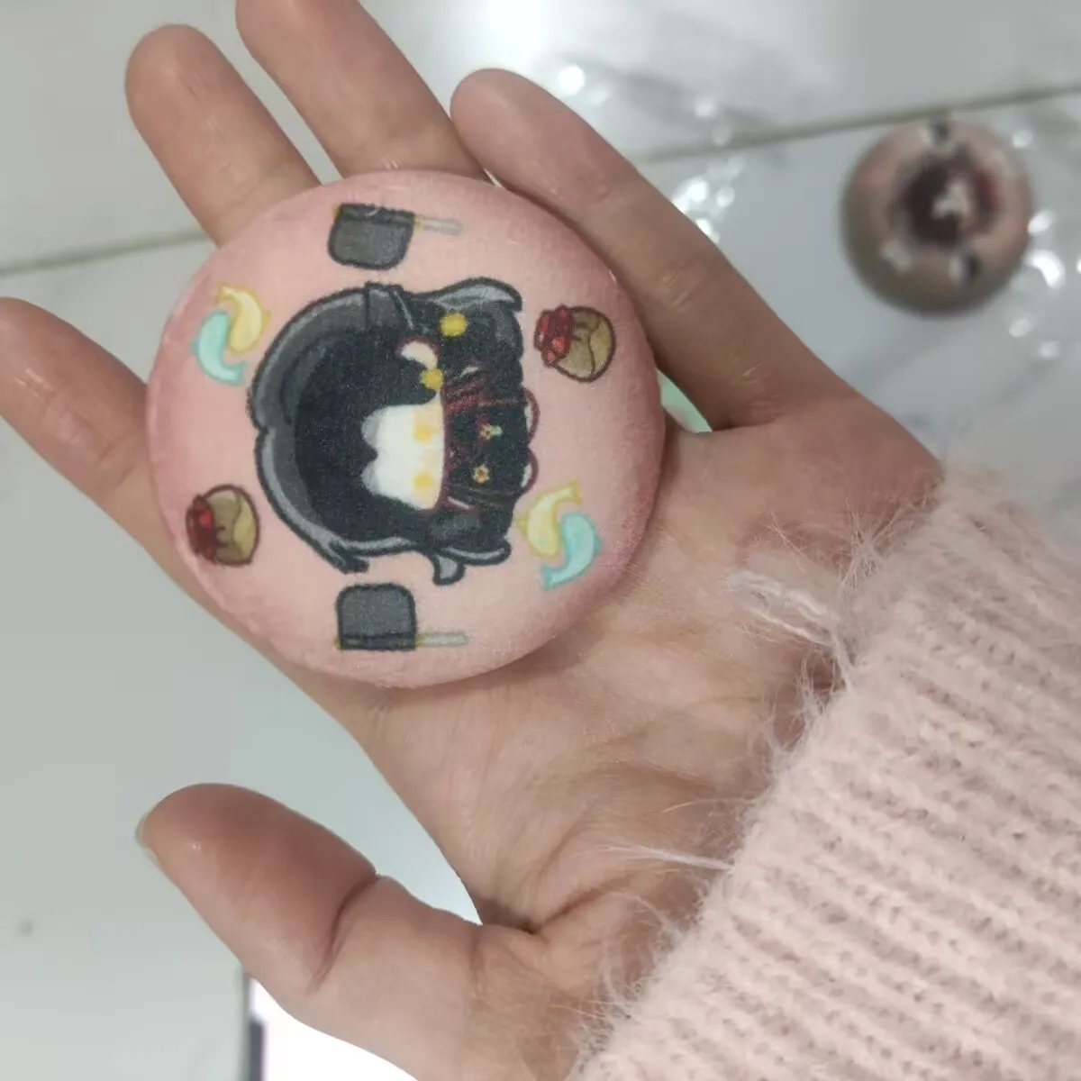 "اسم الرمز: يوان" بروش شارة شريطية أصلية 58 مم من القطيفة "Sun Ce، Fu Rong، Yuan Ji، Zuo Ci، Liu Bian