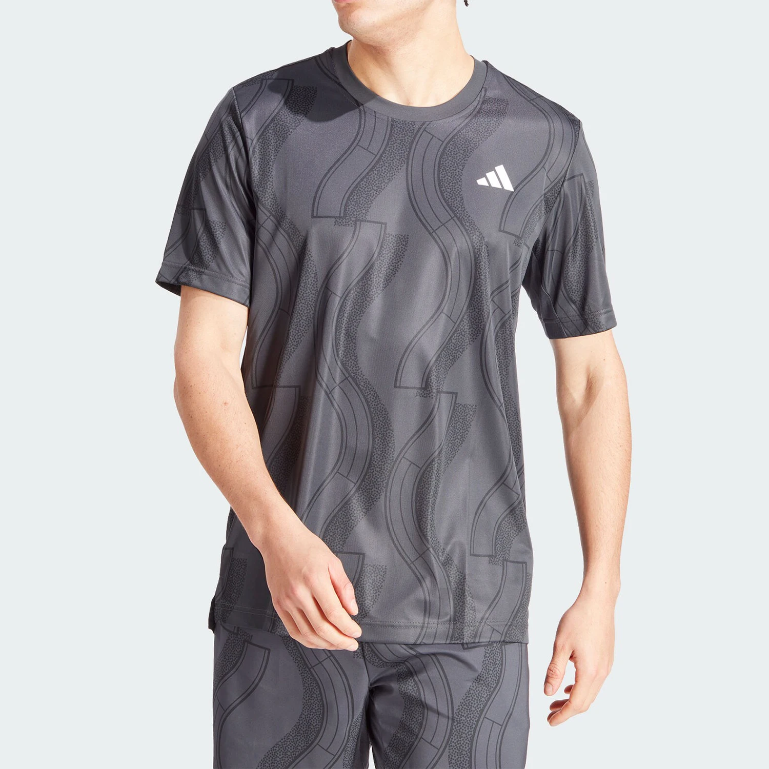 

Оригинальная мужская теннисная футболка Adidas CLUB GRAPH TEE с коротким рукавом IP1882