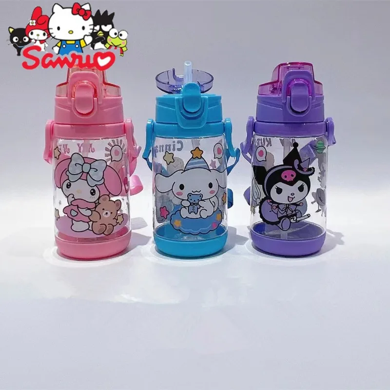 

MINISO Melody Kuromi Hello Kitty Cinnamoroll Pochacco Anime Water Cup Crossbody Backpack Water Bottle with Lock Snapper Cup