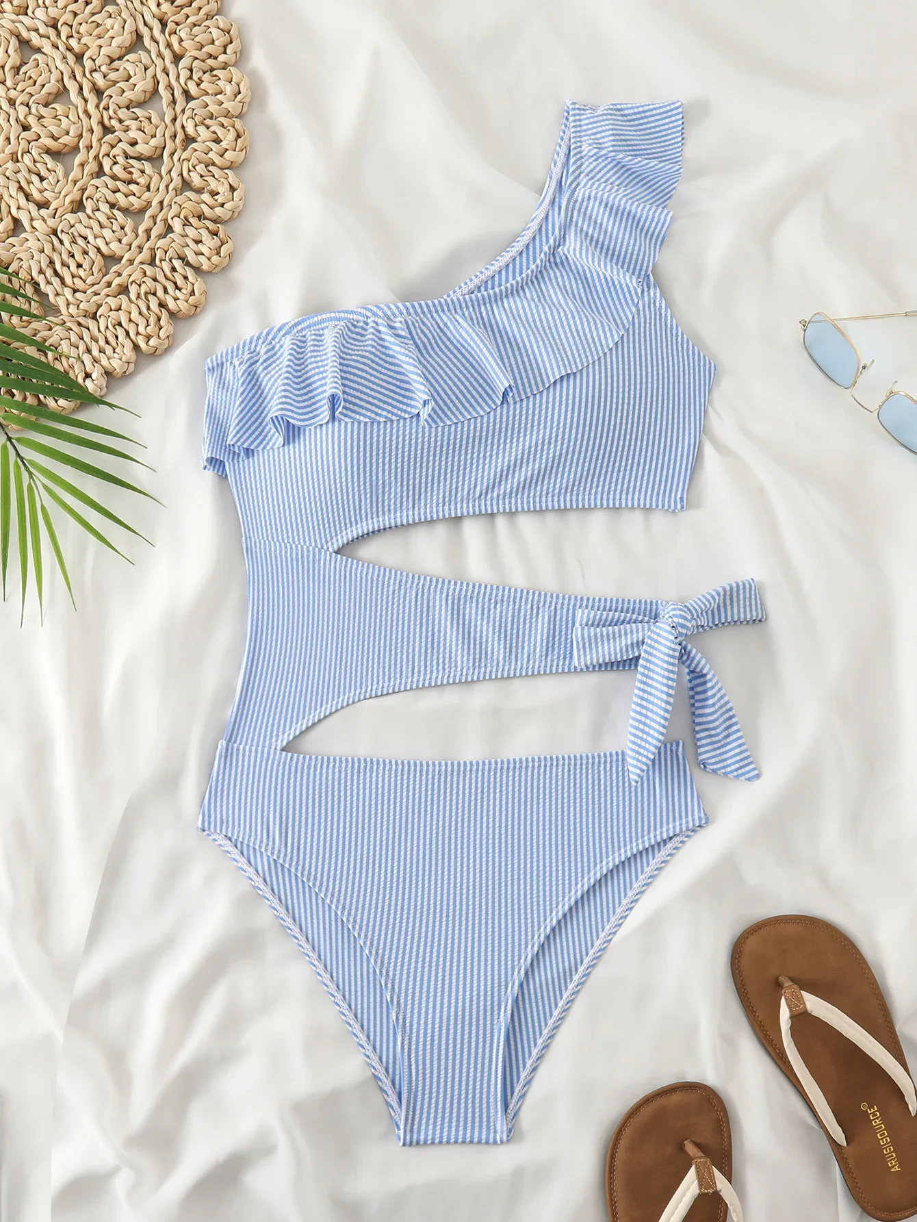 Nuevo traje de baño de una pieza con bordes con volantes, traje de baño ahuecado con cordones para mujer, sensación de alta gama, remojo en aguas termales,