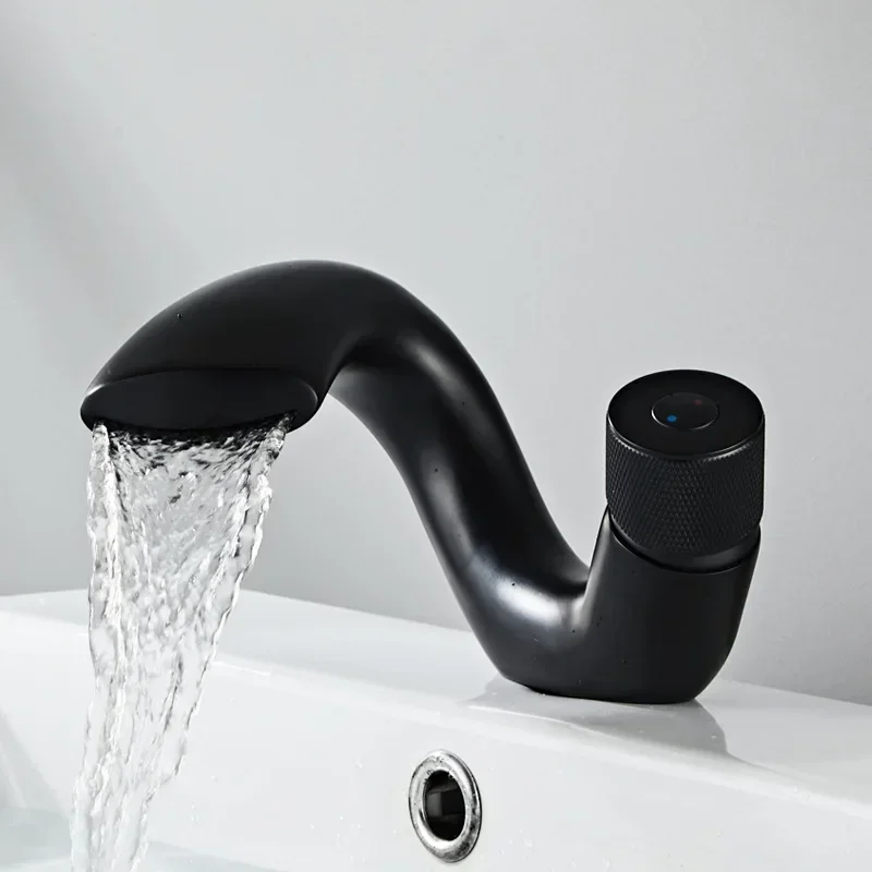 Keran air panas dan dingin rumah tangga berbahan tembaga penuh Keran wastafel di bawah meja Keran air terjun kamar mandi kreatif warna emas