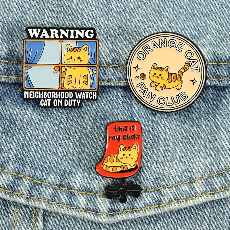 Orange Cat Fan Club Emaille-Pins, niedliche Cartoon-Brosche, Anstecknadeln, Nachbarschaftswache-Katzen-Fensteraufkleber, Schmuck, Geschenk für Freunde
