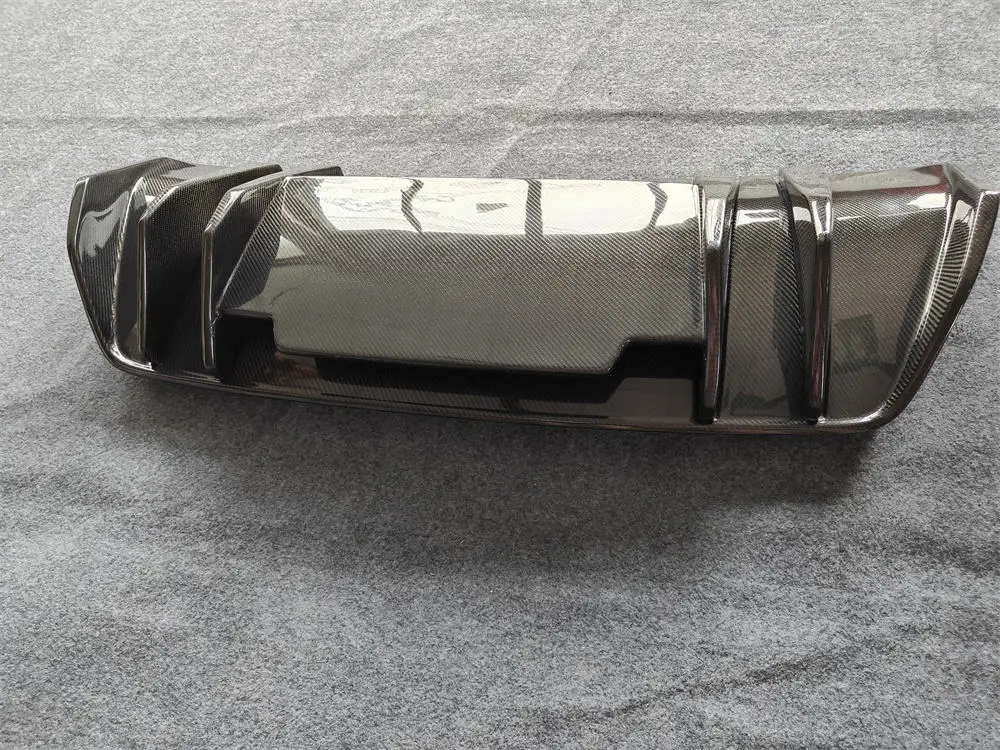 

Upgraded Rear Bumper Lip V-Style Carbon Fiber Rear Diffuser Body Kit for 17-19 R8
