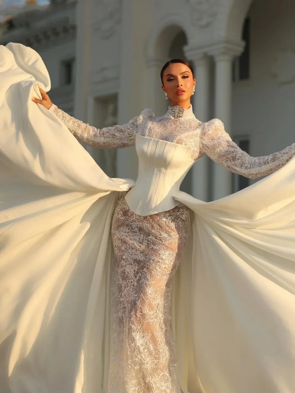 Maßgeschneidertes romantisches klassisches Langarm-Hochzeitskleid mit Stehkragen, elegantes bodenlanges Brautkleid aus Satin und Spitze