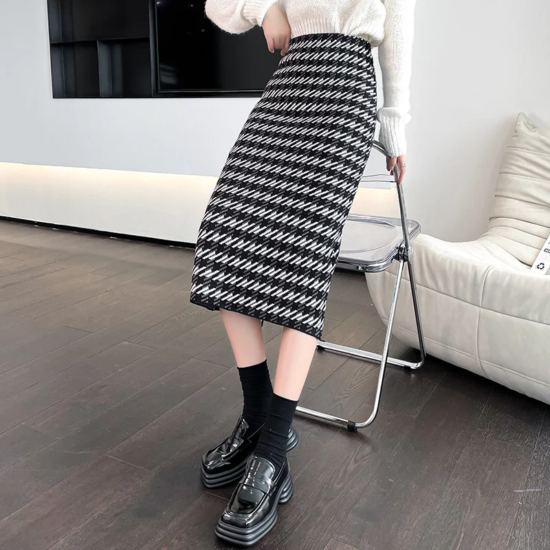 

2023 Spring Korean Women A-line Skirt Elegant Knitted Pencil Skirts Women's High Waist Temperament Bag Hip Casual Midi Skirts