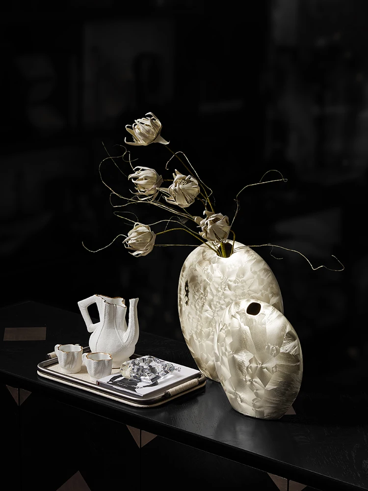 Italian light luxury high sense minimalist model room dining table living room decoration flower