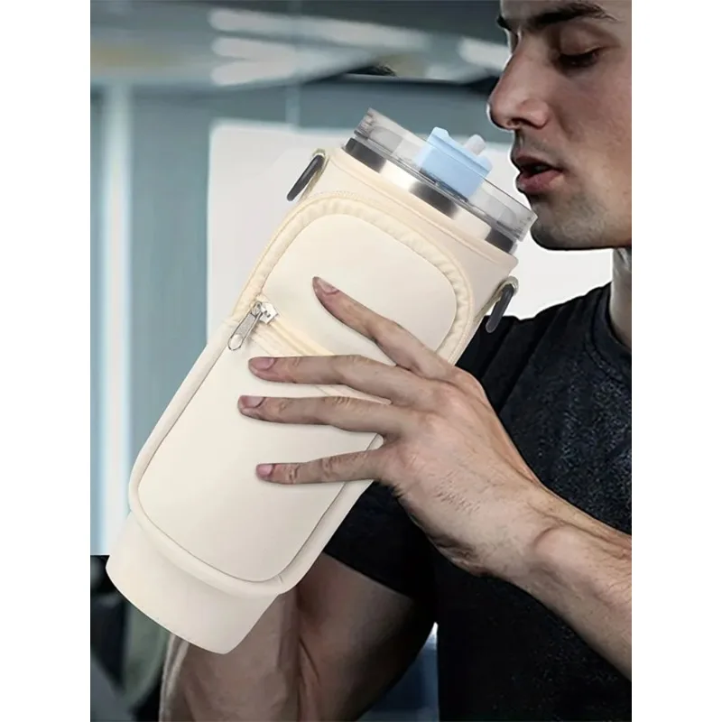 تتضمن غطاء كأس Ice Brave كيسًا تخزينًا (يمكن أن يحمل الهواتف المحمولة والعناصر المتنوعة) مناسبة لكوب 30 أونصة و40 أونصة