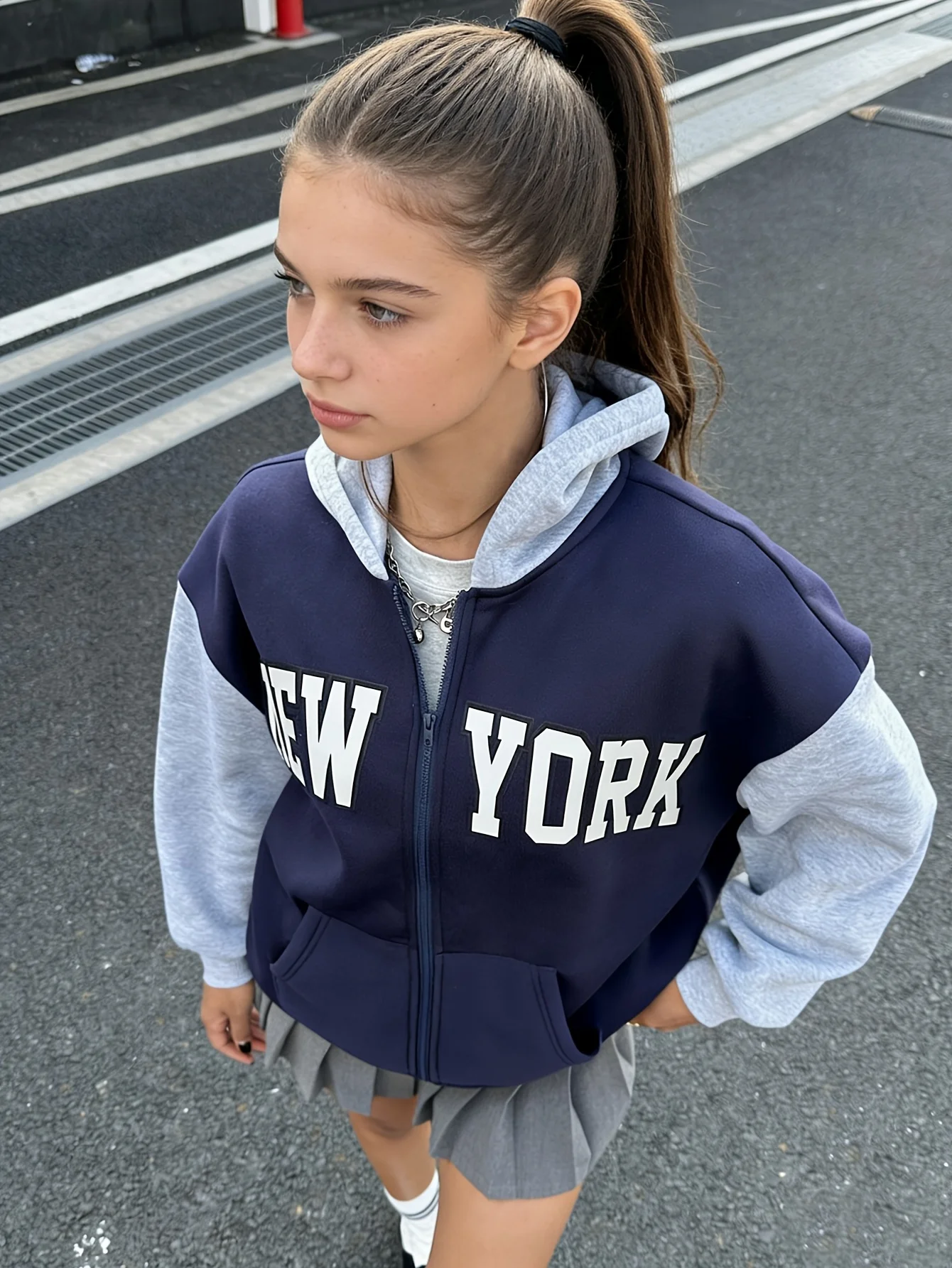 Girls' Autumn Jacket, Young Girls' Casual Color-Blocked Hooded Zip-Up Jacket, Navy Blue and Floral Gray Color-Blocking, Fashionable and Versatile, Suitable for Children Aged 5-13 view 3