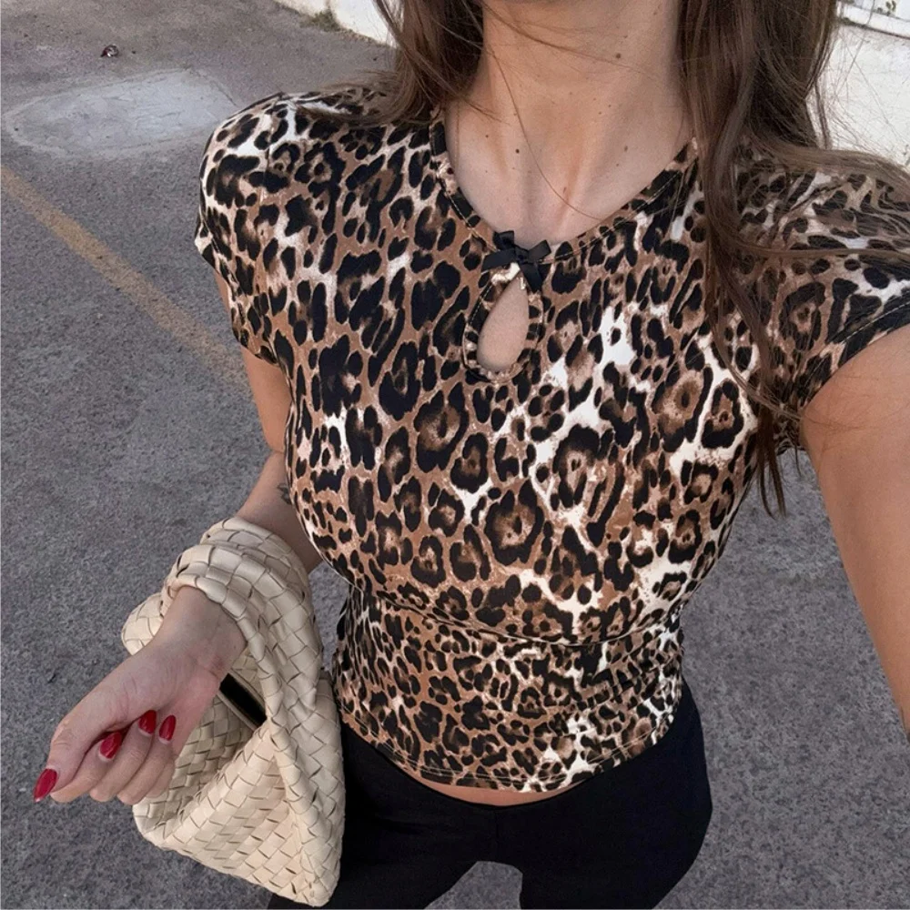 Top corto stampato leopardato da donna casual T-shirt sexy vintage a maniche corte Moda O-Collo Clubwear Abiti slim 2025 Estate