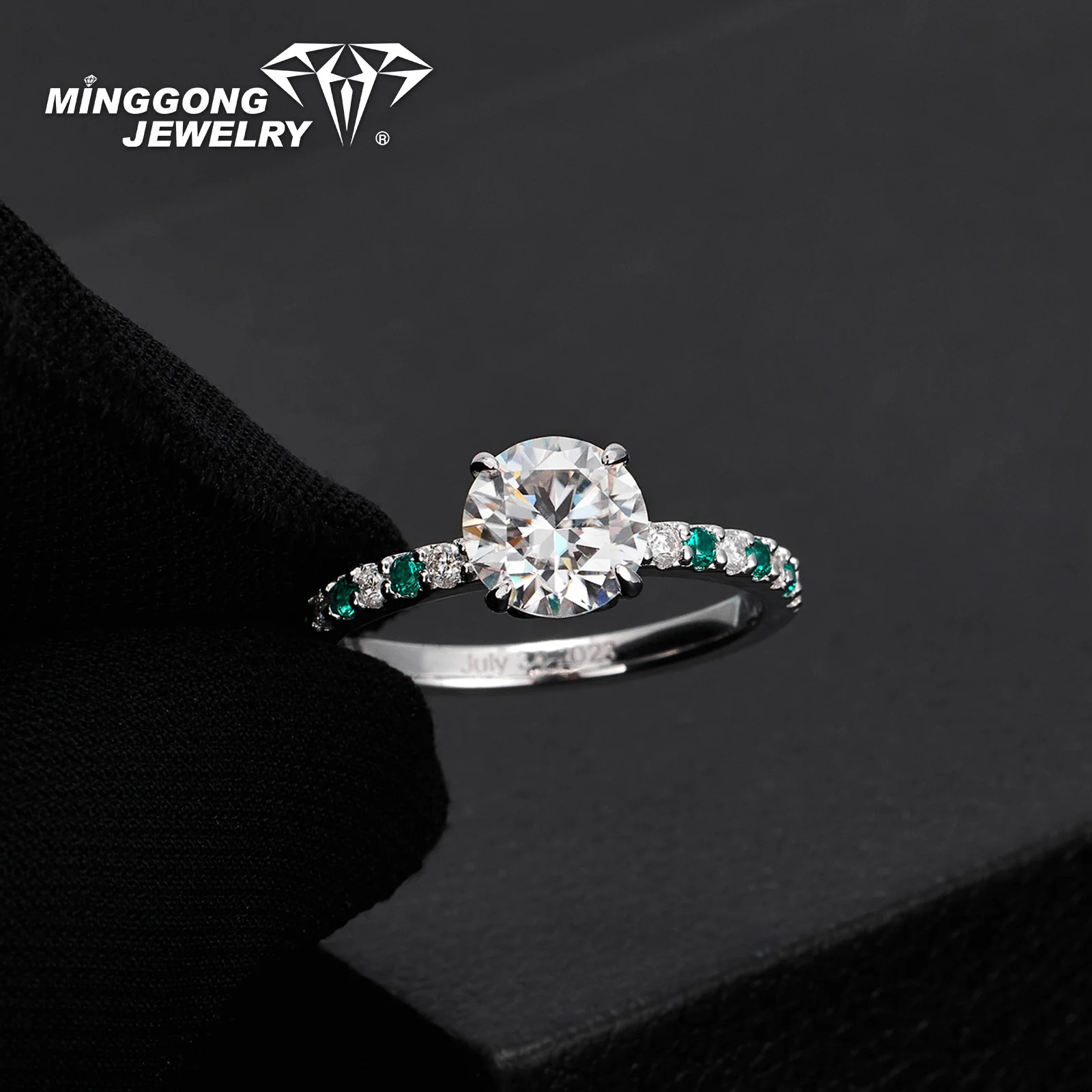 

Customizable S925 Silver VVS Moissanite Engagement Eternity Ring 2ct Main Stone Blue White Moissanite Gift Unique New Design