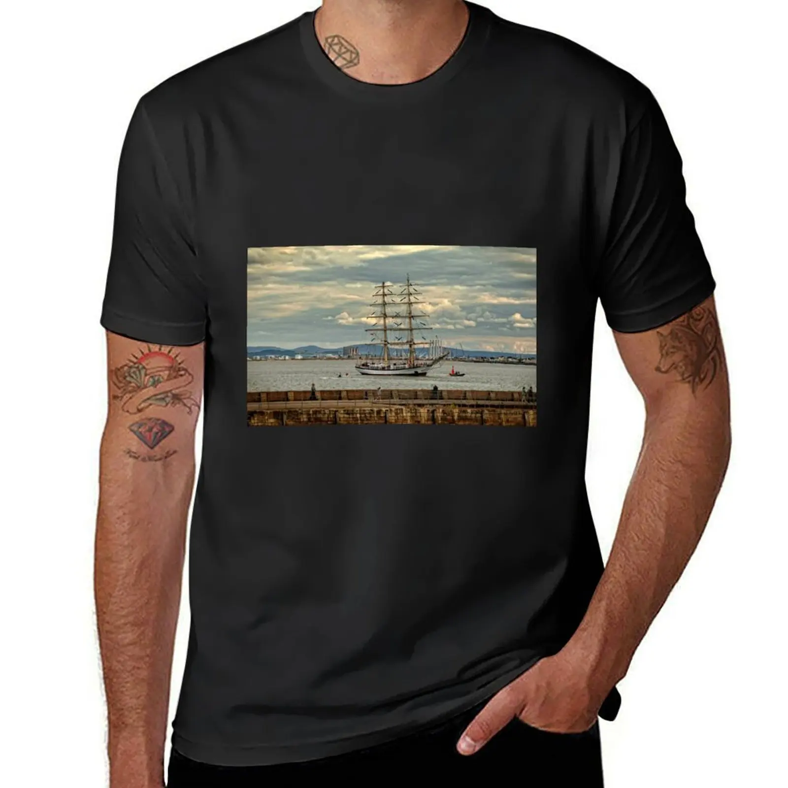 Fryderyk Chopin passes Hartlepool Pier T-Shirt sweat cute tops quick-drying summer tops men t shirt