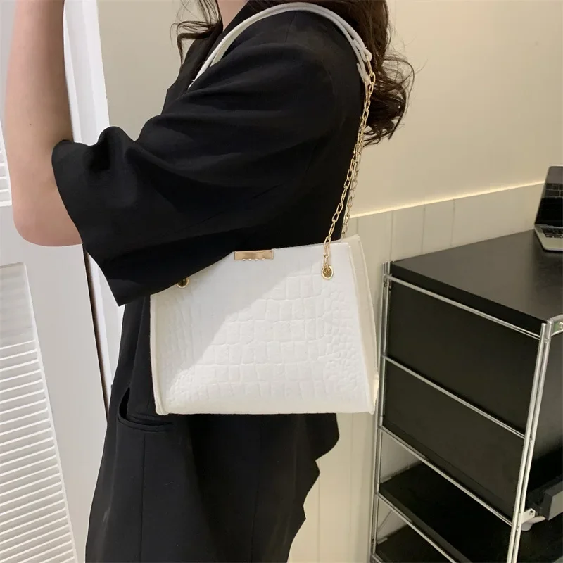 Bolso cruzado con cadena para mujer, bandolera informal, tendencia occidental, verano, 2024