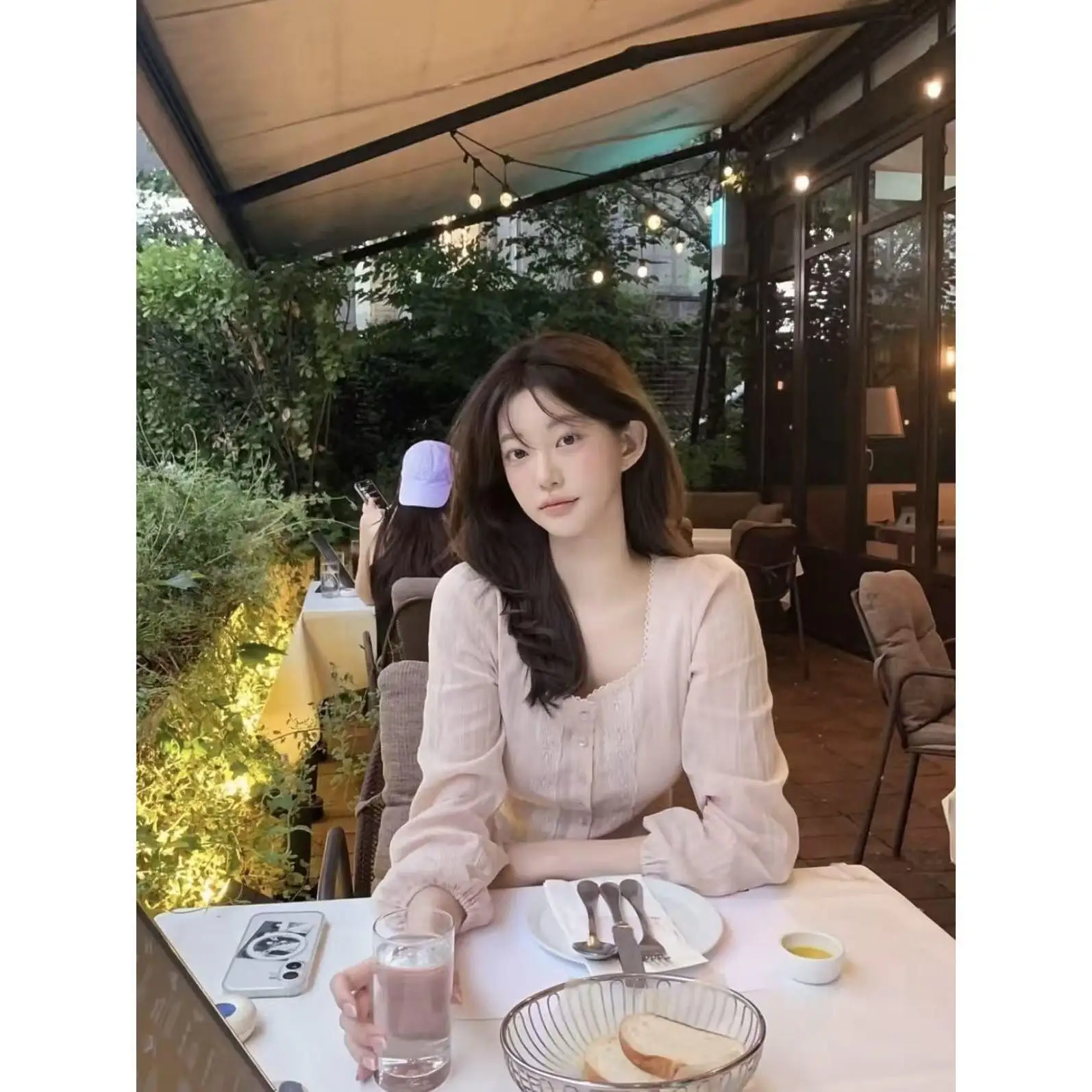 

Топ Anli с квадратным вырезом и кружевом, приталенный, с длинными рукавами, уникальный дизайн, дышащий полиэстер, V-образный вырез, застежка на пуговицах