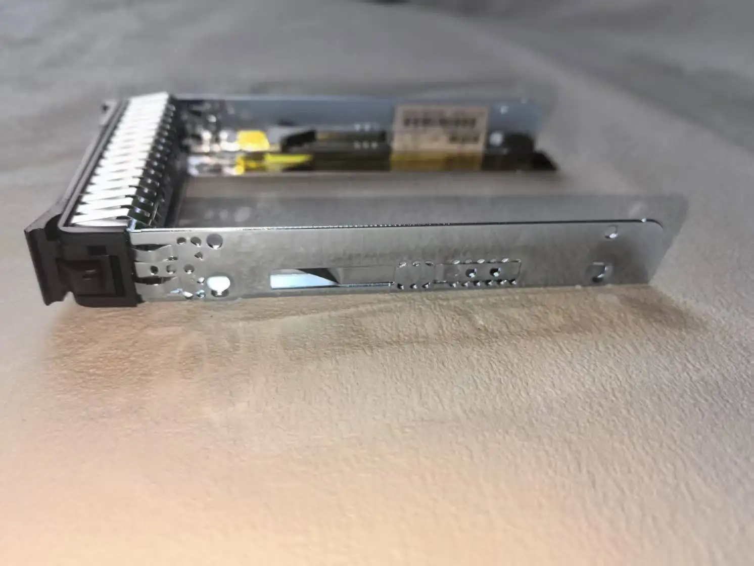 00E7600 Bandeja para disco duro SAS SATA de 2,5 pulgadas