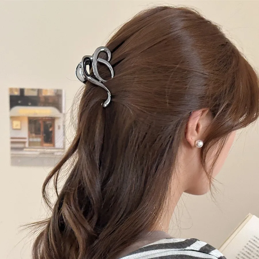 Metal Hair Claw Clip Abstract Line Art Cool Style Half Up Back Head Shark Clip for Women Daily Silver