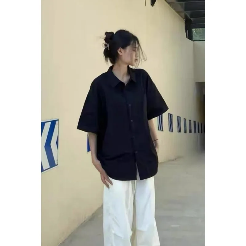 

Женская однотонная рубашка оверсайз с отложным воротником, коротким рукавом, свободного кроя, повседневная, на пуговицах