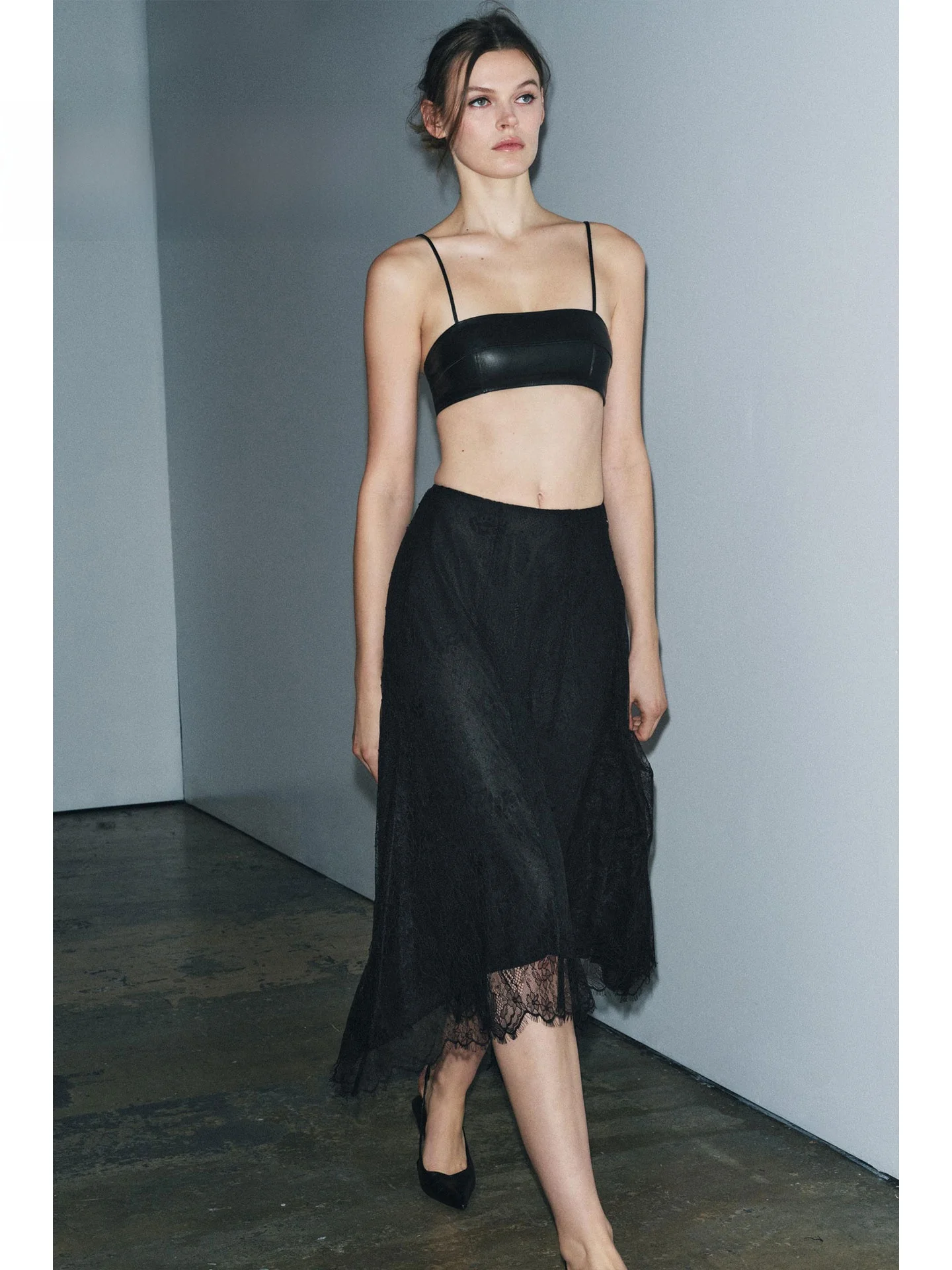 ربيع 2026 ألف خط ميدي تنورة دانتيل غير متناظرة التخسيس تاريخ ليلة Ele بسيط Sle لباس غير رسمي الوقوف صالح