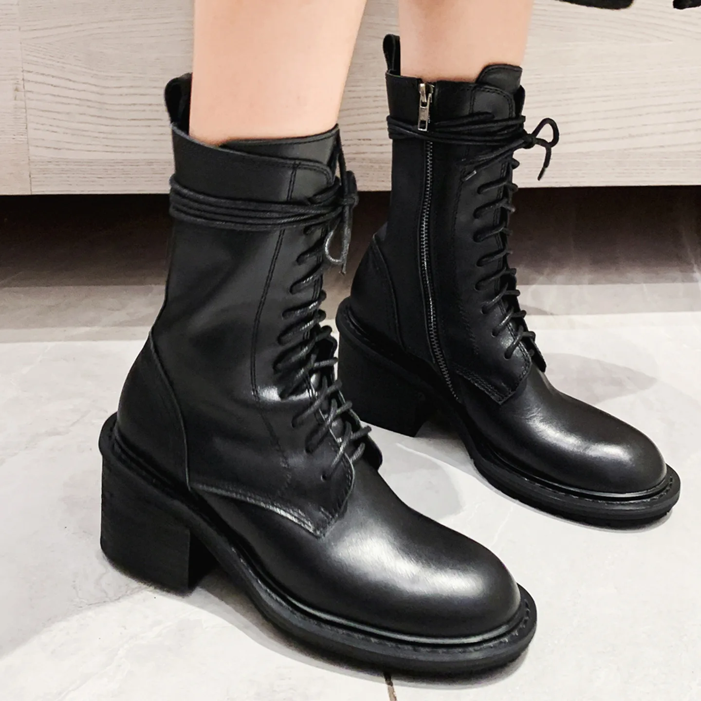 

Черные высокие женские зимние ботинки на толстом каблуке, мотоциклетные ботинки, короткие ботинки с круглым носком, резиновая подошва