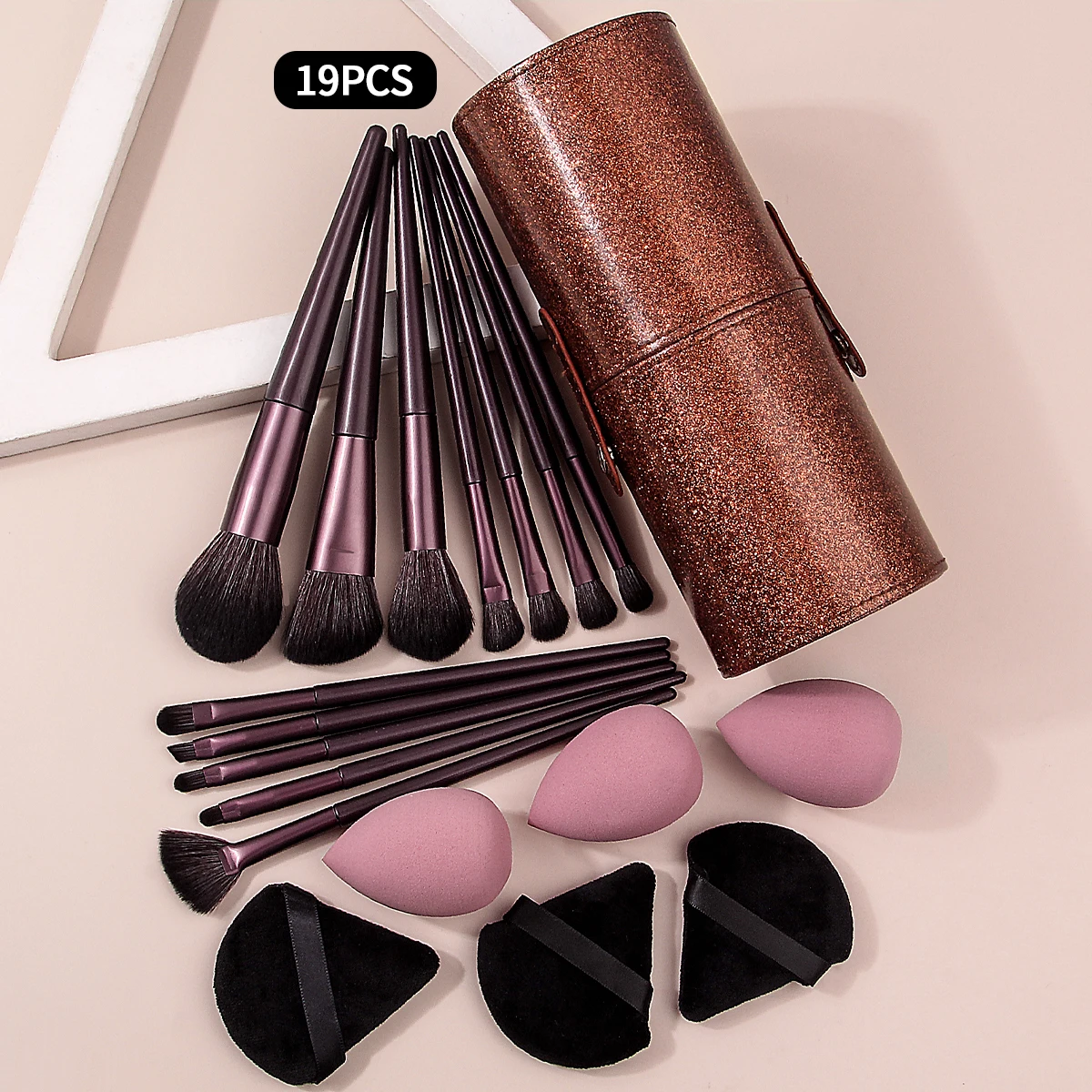 Ensemble de pinceaux de maquillage haut de gamme 19 pièces: 12 ensembles de pinceaux de maquillage + 6 bouffées de poudre d'éponge de maquillage douce et œufs de beauté + seau de rangement