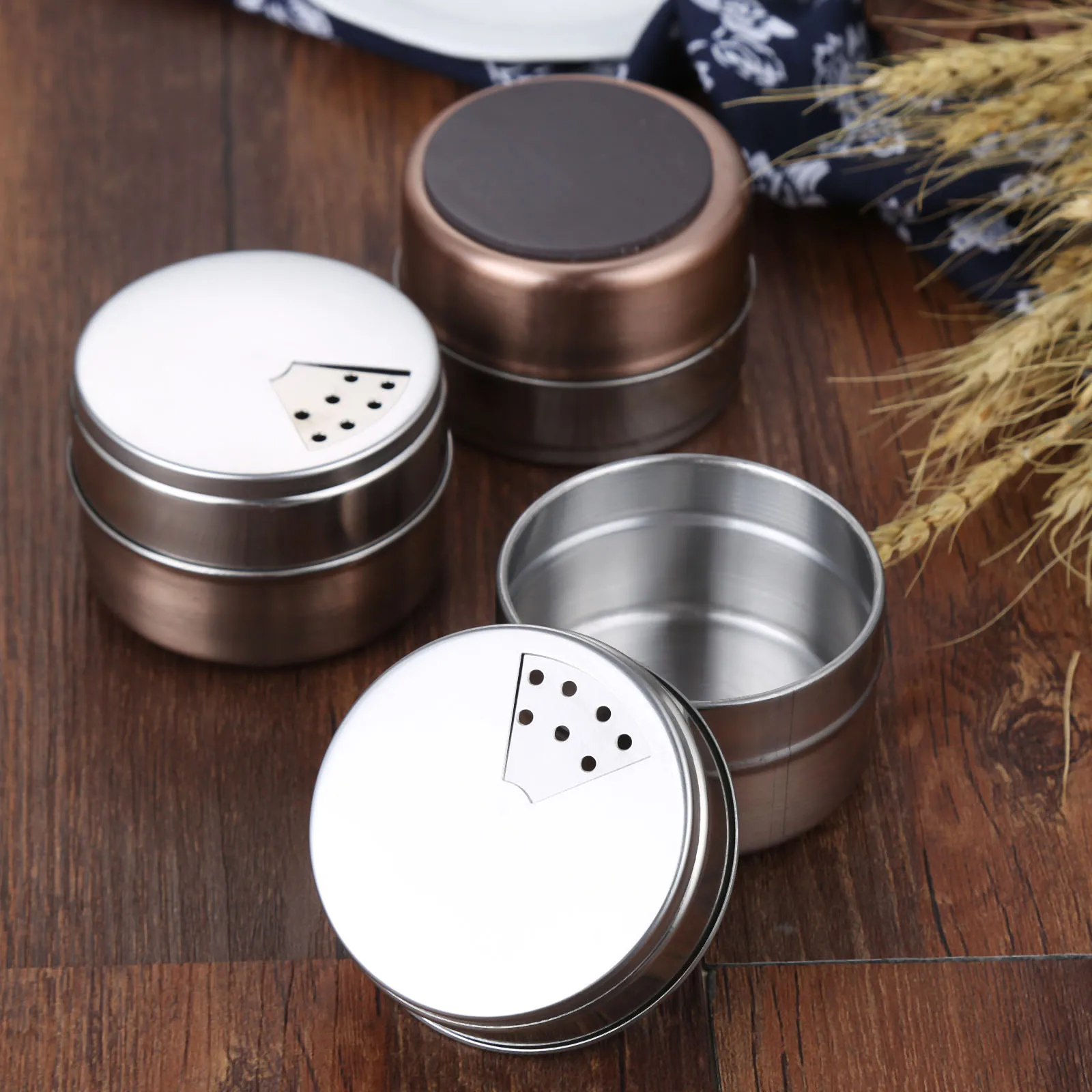 1PC Magnetic Spice Jar Stainless Steel Bottle Tins Storage Container Spray Salt Pepper Seasoning Pot Shakers Boxe Kitchen Can