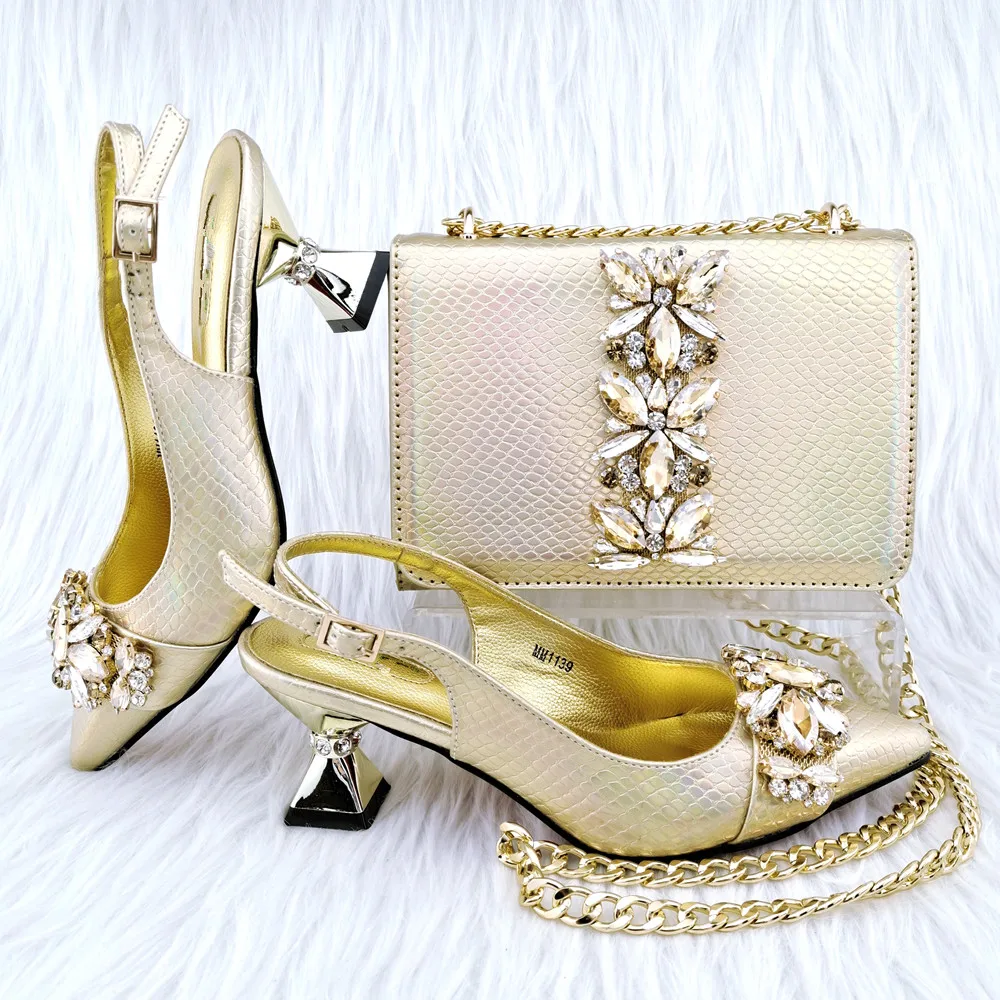 

Luxury Gold Women Pointed Toe Shoes Match Handbag With Crystal Decoration African Dressing Pumps Set MM1139,Heel 6.8CM