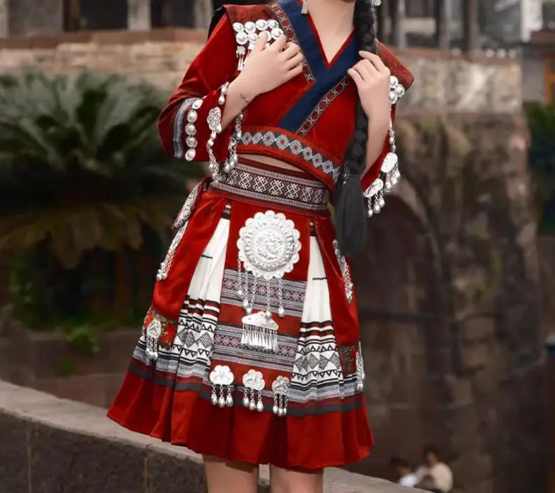 Strój sceniczny dla kobiet Hmongb, chiński taniec ludowy, nowa sukienka, tradycyjna odzież etniczna, moda damska, 2025