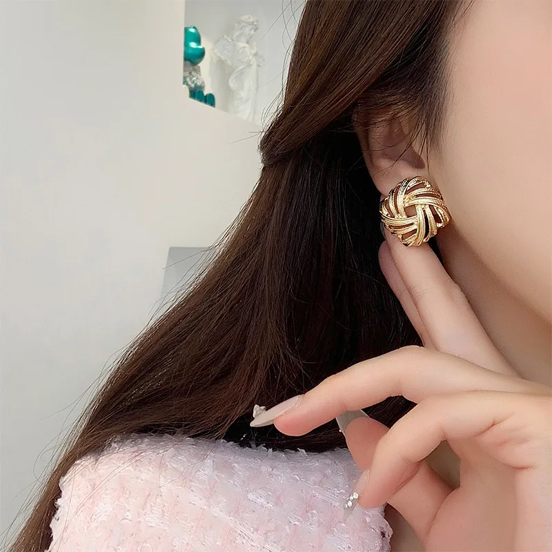 Metal Geometry Earrings No Hole Ear Clips Gold Color Stripe Clip Earring Without Piercing Minimalist Earrings Jewelry CEk730