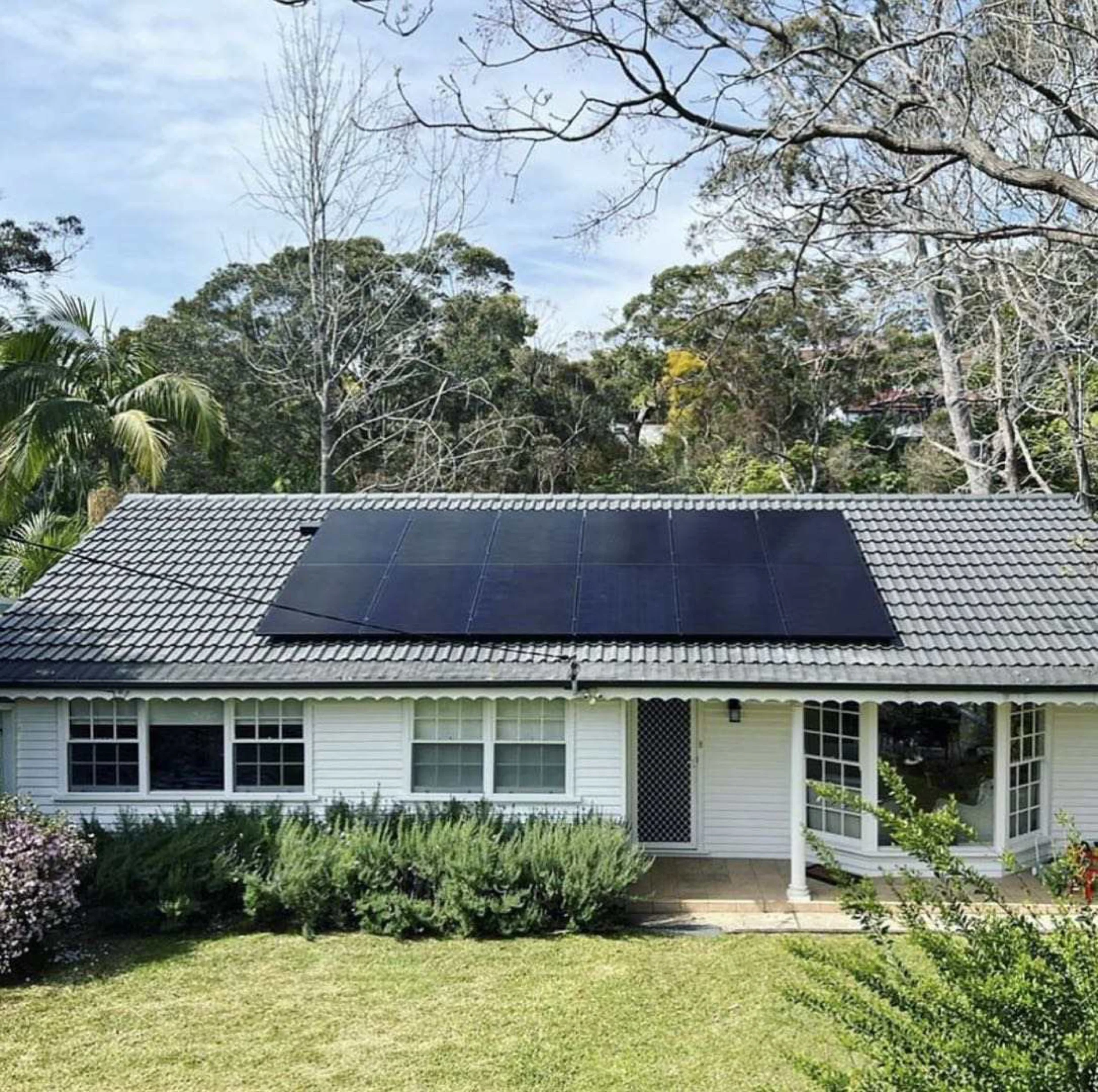 SIY SOLAR 24/7 Working Hybrid Solar System with 10MW/20MW Capacity Batteries Bank 5/3.5/6.2/11/22KW Load Power MPPT Controller