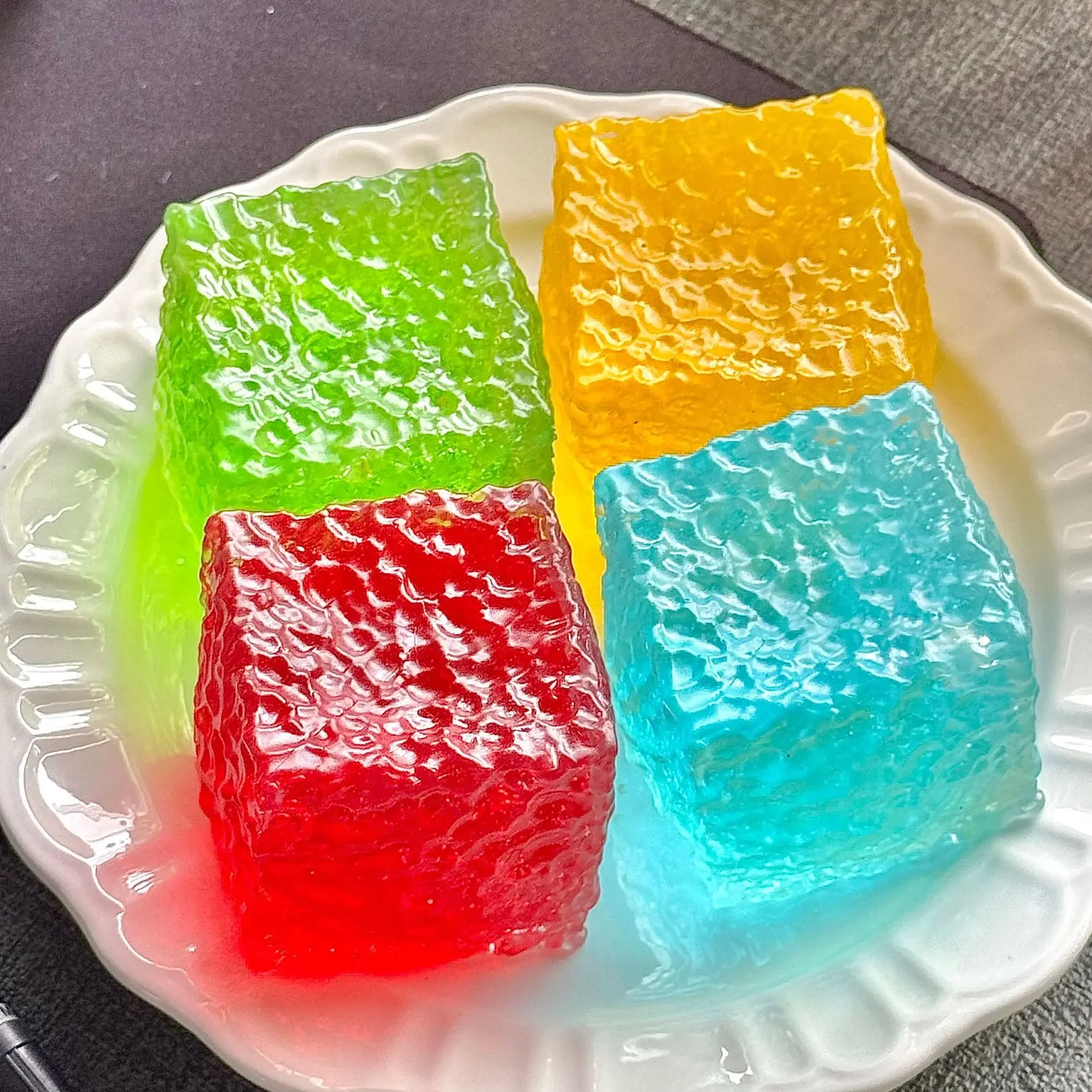 Maltose Honeycomb Squishy Toys Stress Relief Slow Rebound Square Ice Skin Maltose Squeeze Fidget Toys for Kids Adult Gifts