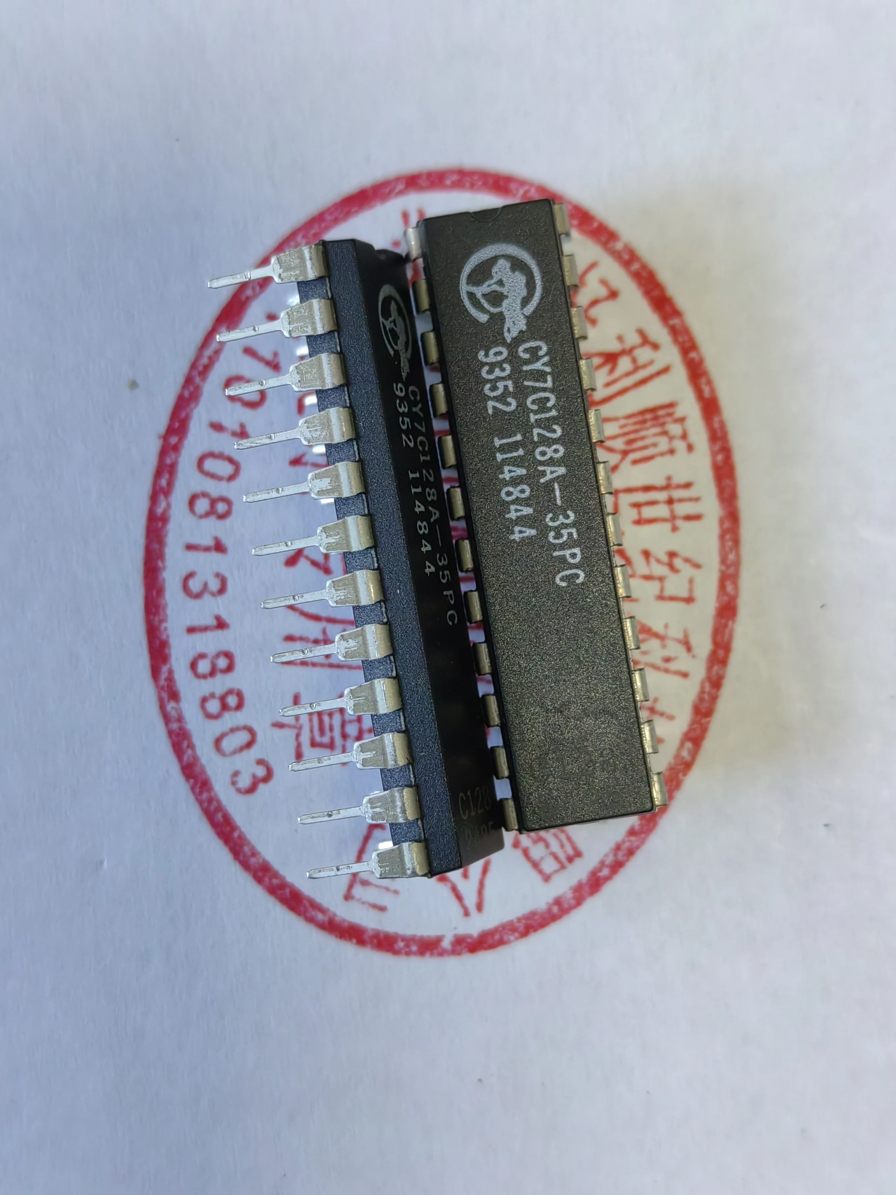 

2 шт. CY7C128A-35PC Совершенно новый оригинальный реальный инвентарь, фактический запас, в наличии