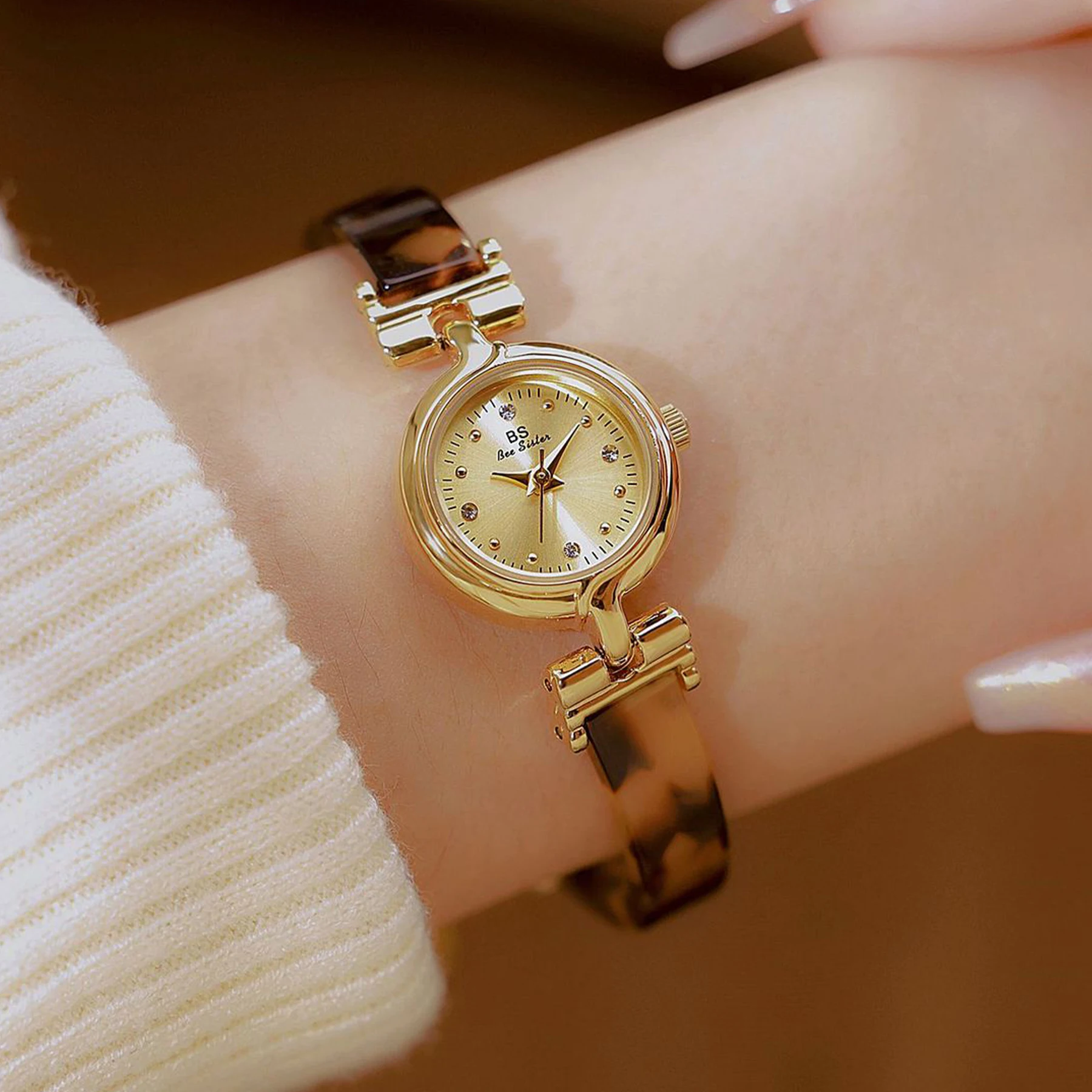 

Модные золотые женские часы, винтажные женские часы с маленьким циферблатом, элегантные женские аксессуары, браслеты, кварцевые часы для женщин