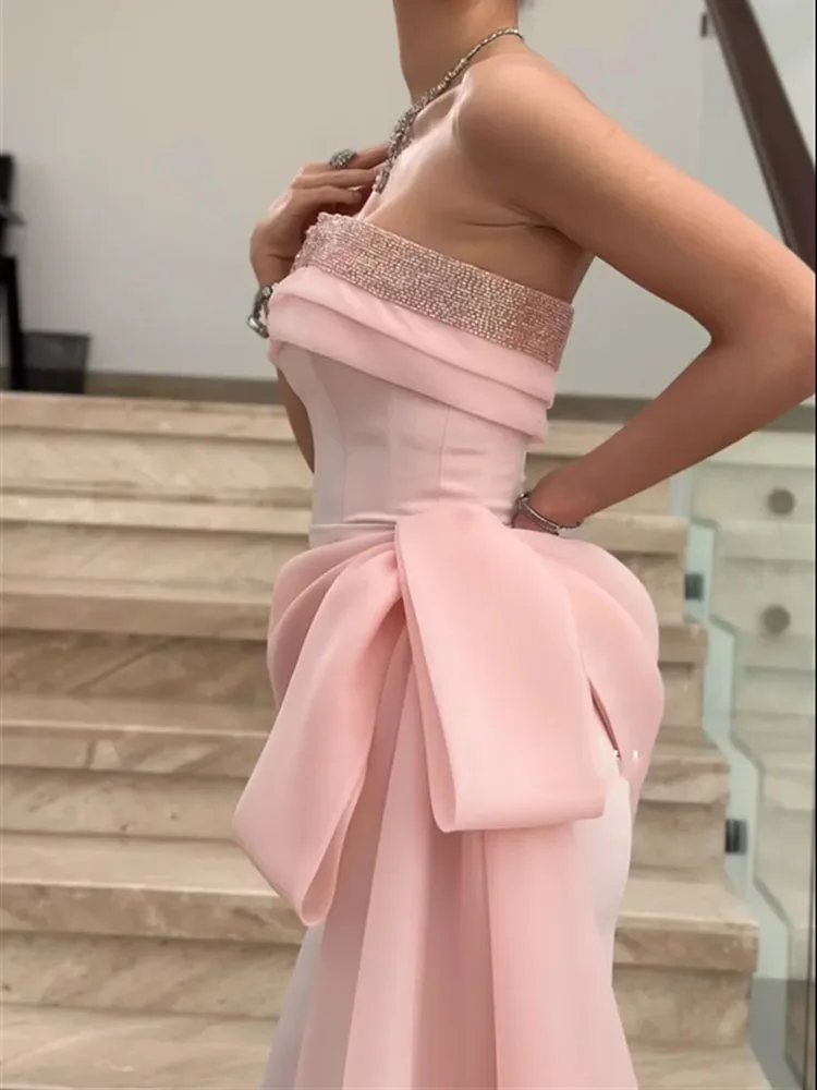 LAYXHS eleganckie różowe formalne suknie wieczorowe bez ramiączek zroszony syrenka z kokardą tiulowe suknie balowe dostosowane szaty de soirée