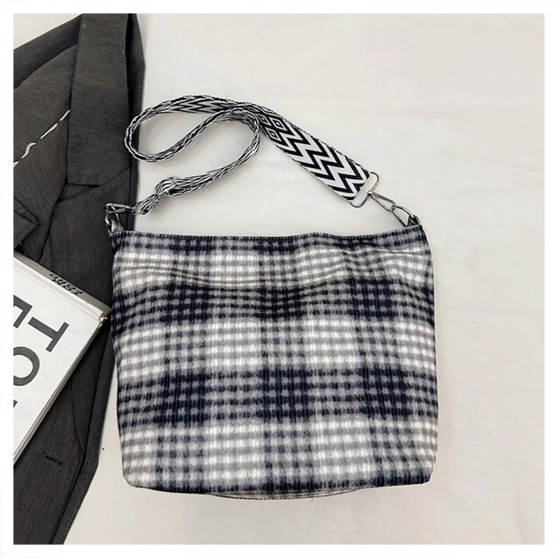 

Стильная пригородная сумка-мессенджер с буквенным логотипом для женщин, модная кожаная сумка большой вместимости