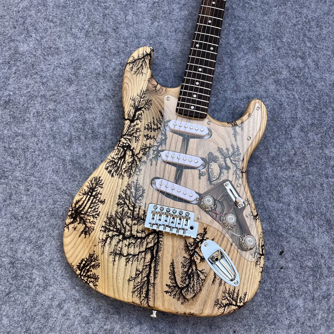 

2024 Fast delivery Factory outlet the High Quality Custom Body 6 String Wooden Bling Purple ST Electric Guitar 22 Fret DSADASSA