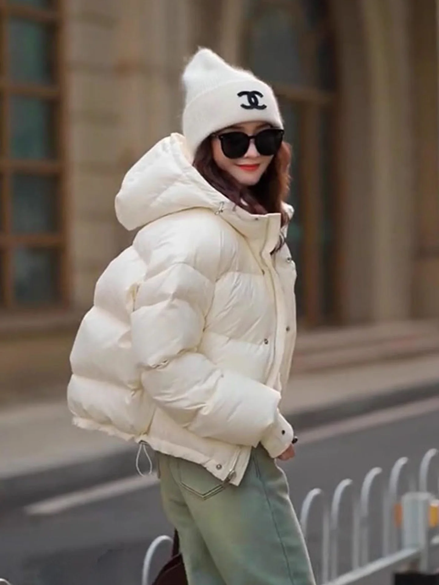 Płaszcz zimowy damski z białego puchu, stylizowany na chlebak, z wysokim stanem, długi rękaw, wysokiej jakości włókno poliestrowe, ciepły.