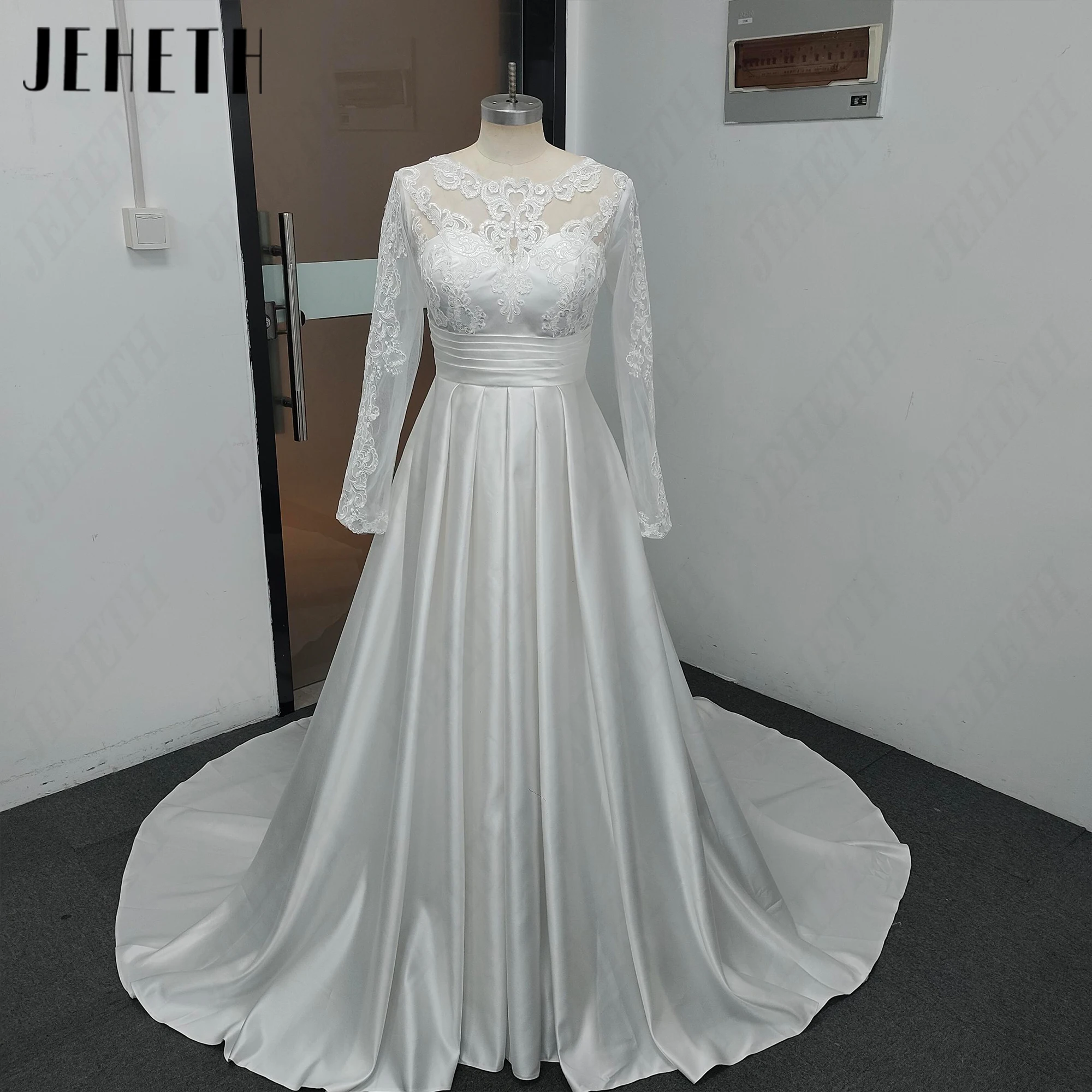 JEHETH Elegant Lange Ärmel Satin Brautkleid A-Linie Spitze Applikationen Mit Tasche Brautkleider Rundhals 2027 Personalisiert Brautkleider Kehrauschlepp Vintage Große Größe Illusion Rücken Für Frauen – Detail 2