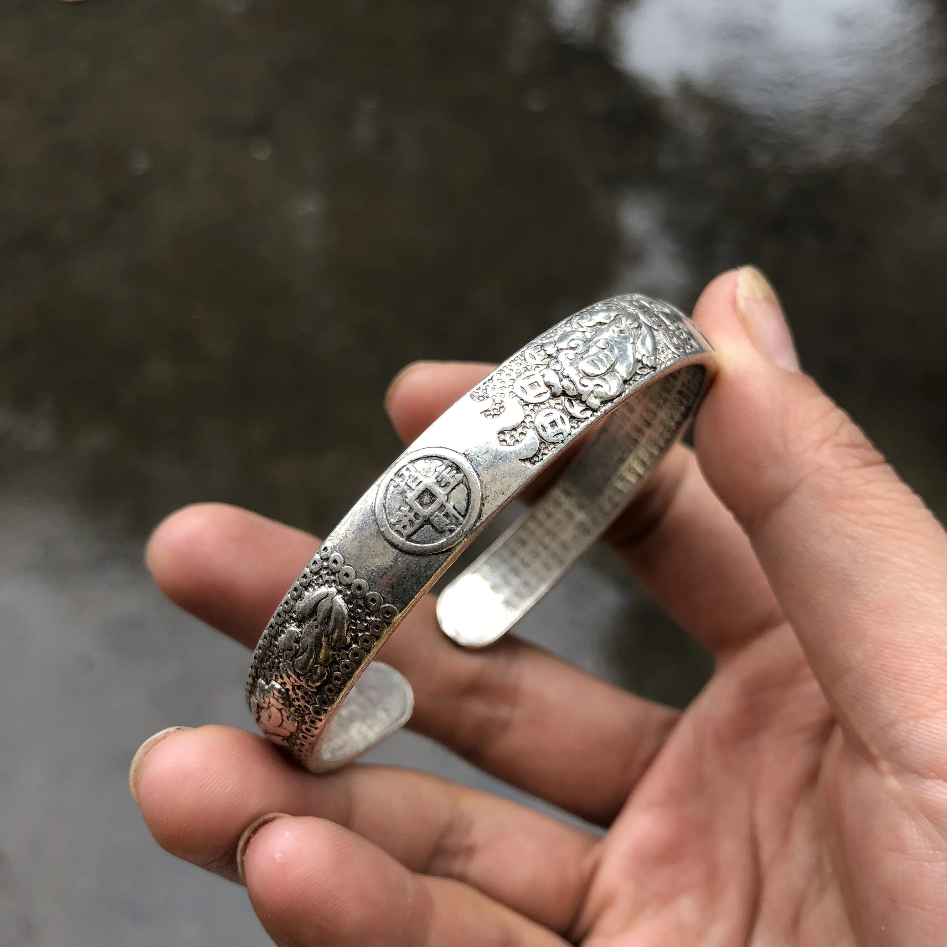 Vintage Pixiu Coin Relief Open Cuff Bangle Unisex Silver Tone Engraved Heart Sutra Wrist Bracelet Wealth Lucky Jewelry Gift
